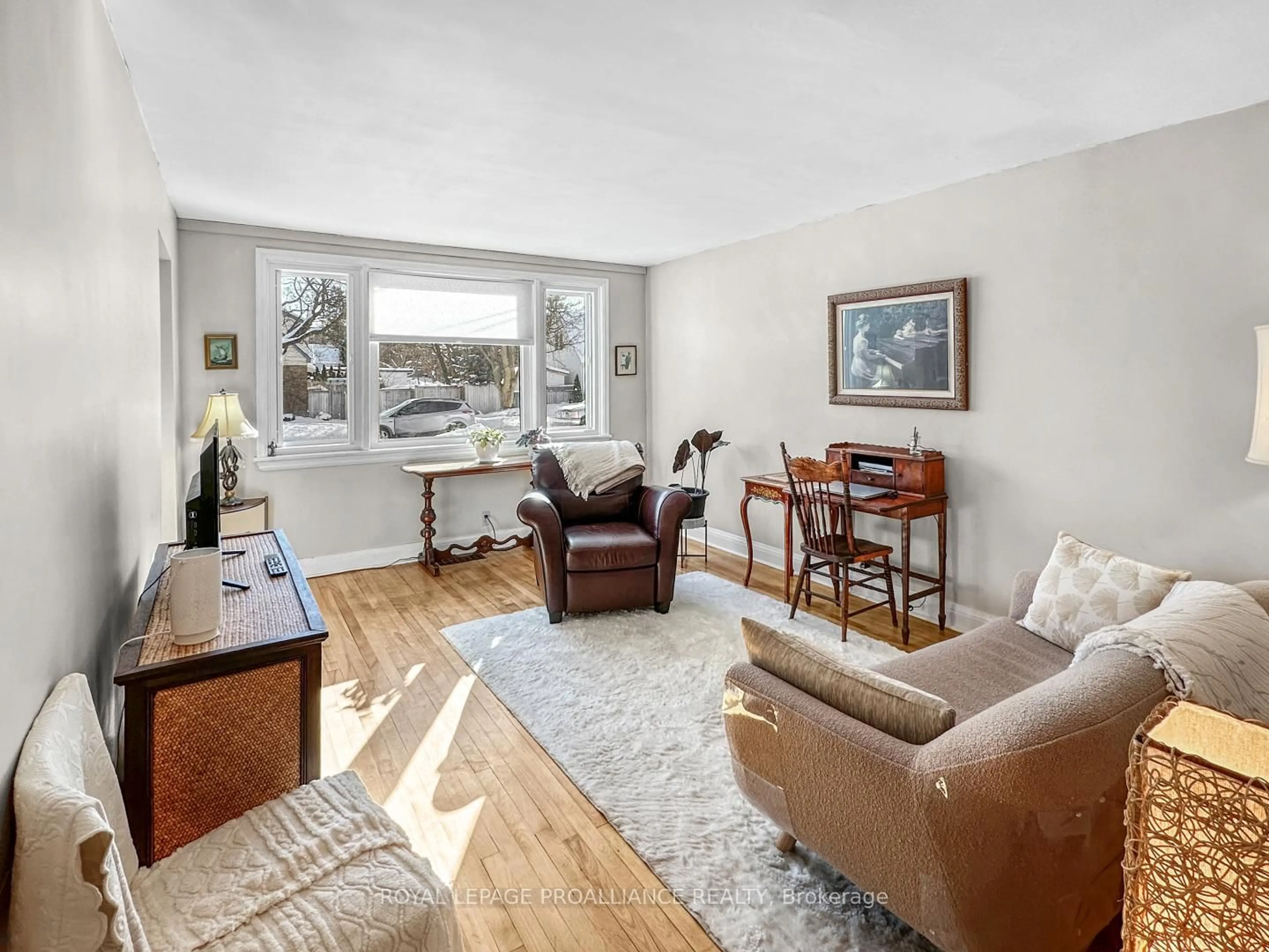 Living room with furniture, wood/laminate floor for 284 Victoria Ave, Belleville Ontario K8N 2C7