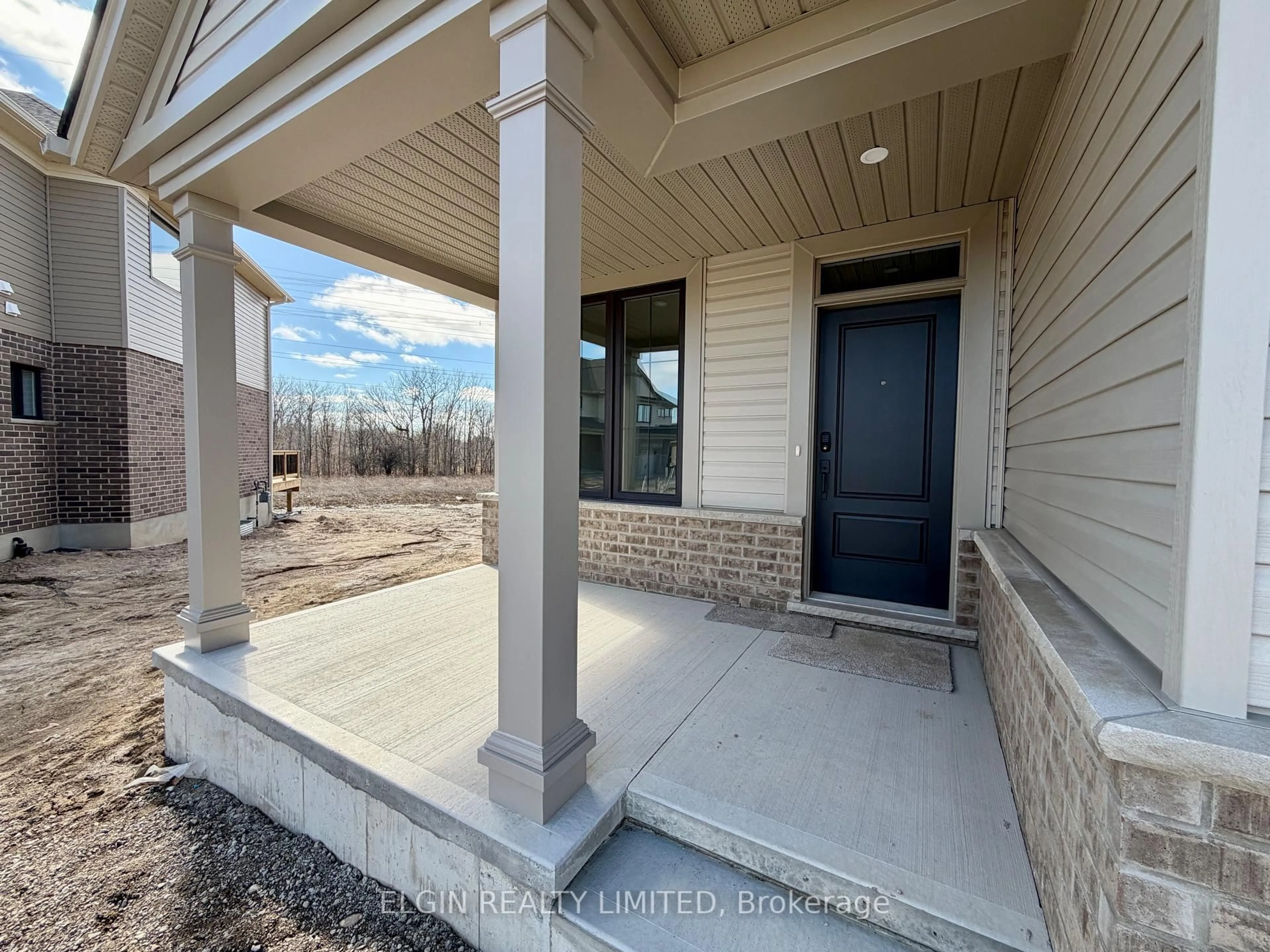 Indoor entryway for 7 Horizon Crt, Central Elgin Ontario N5P 0E5