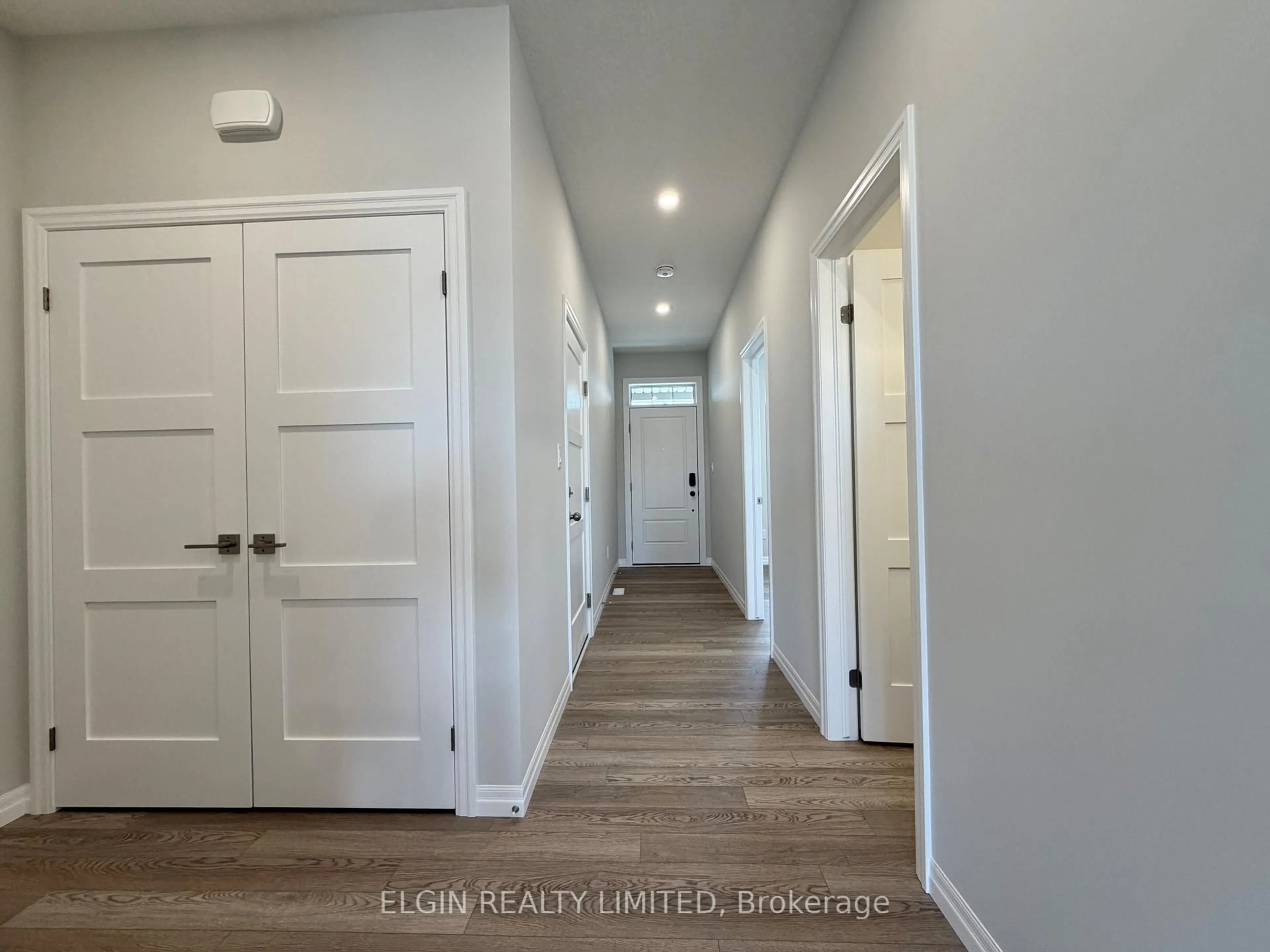 Indoor entryway for 7 Horizon Crt, Central Elgin Ontario N5P 0E5