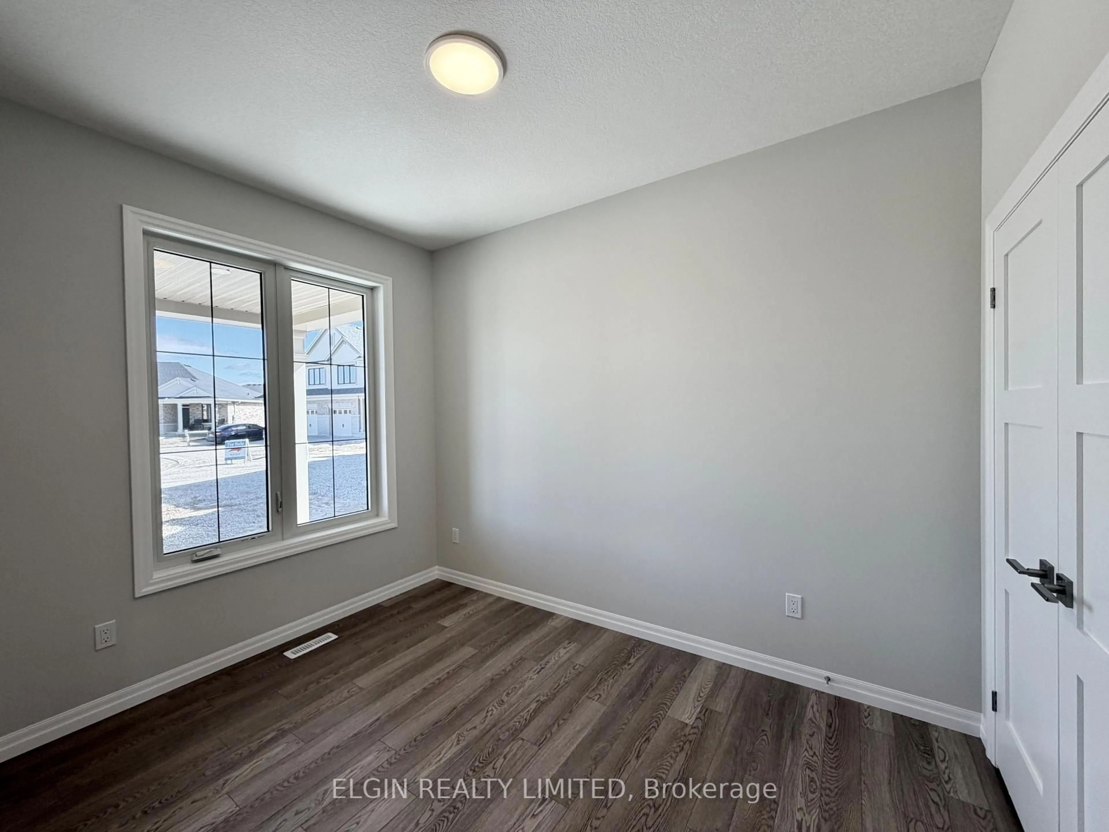 A pic of a room for 7 Horizon Crt, Central Elgin Ontario N5P 0E5