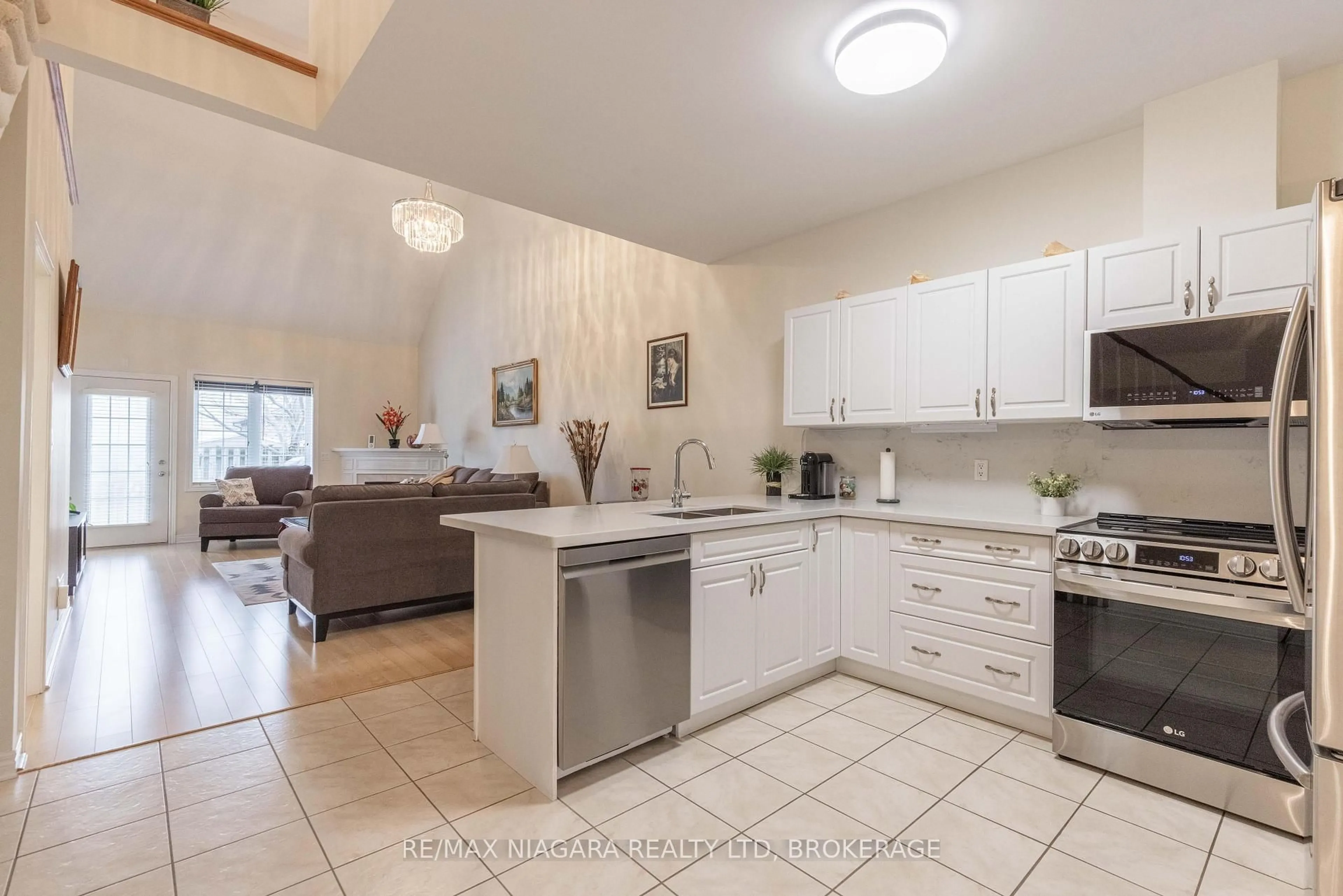 Open concept kitchen, ceramic/tile floor for 8142 Costabile Dr #13, Niagara Falls Ontario L2H 3M3