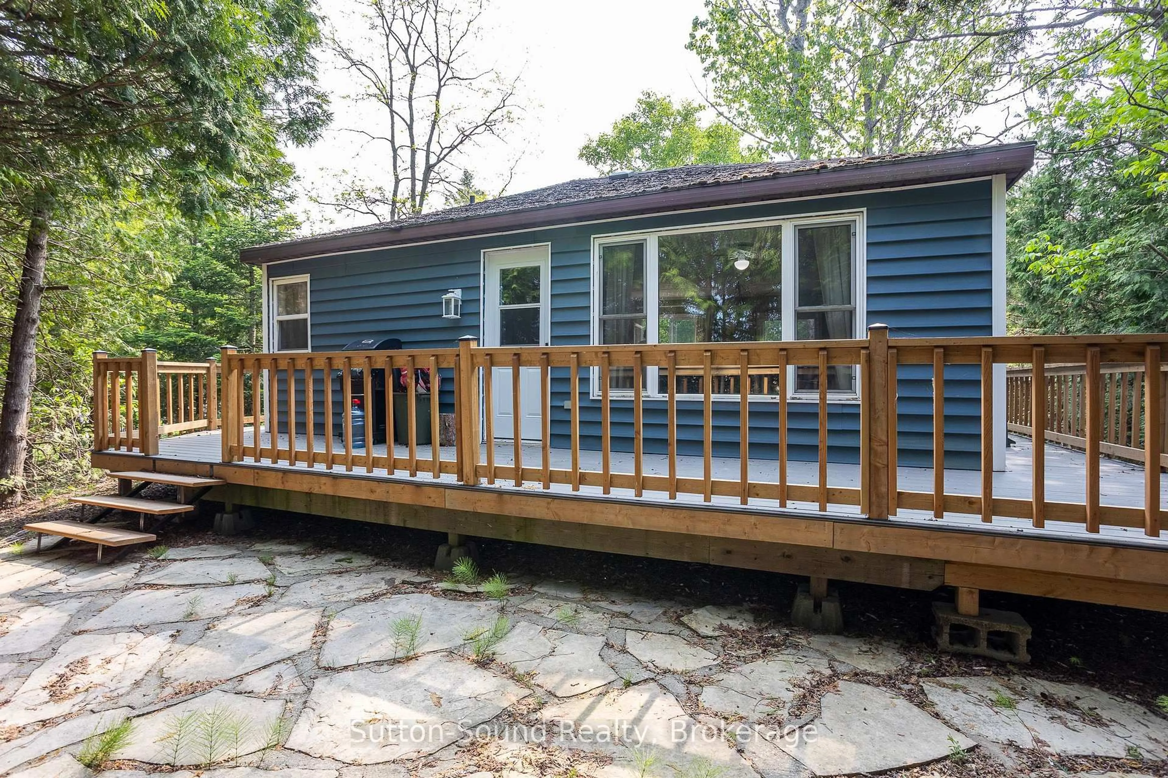 Patio, water/lake/river/ocean view for 1055 2nd Ave, Native Leased Lands Ontario N0H 2G0