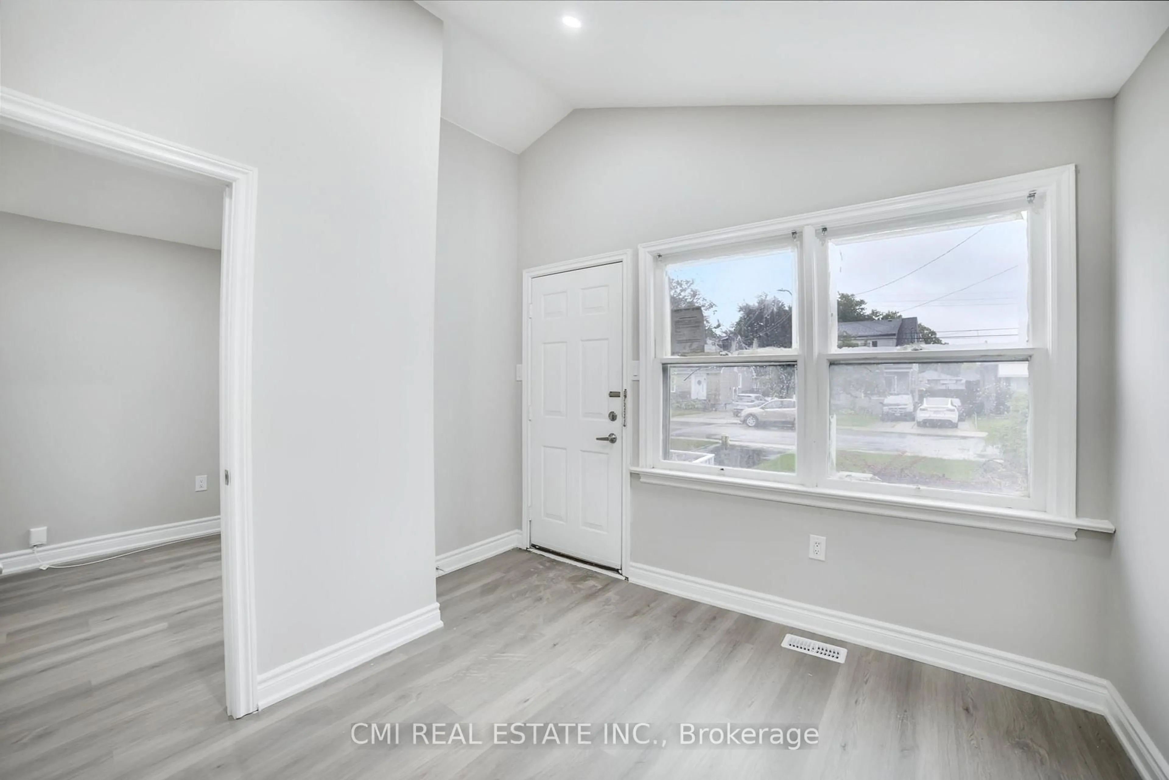 Indoor entryway for 86 Adair Ave, Hamilton Ontario L8K 3S5