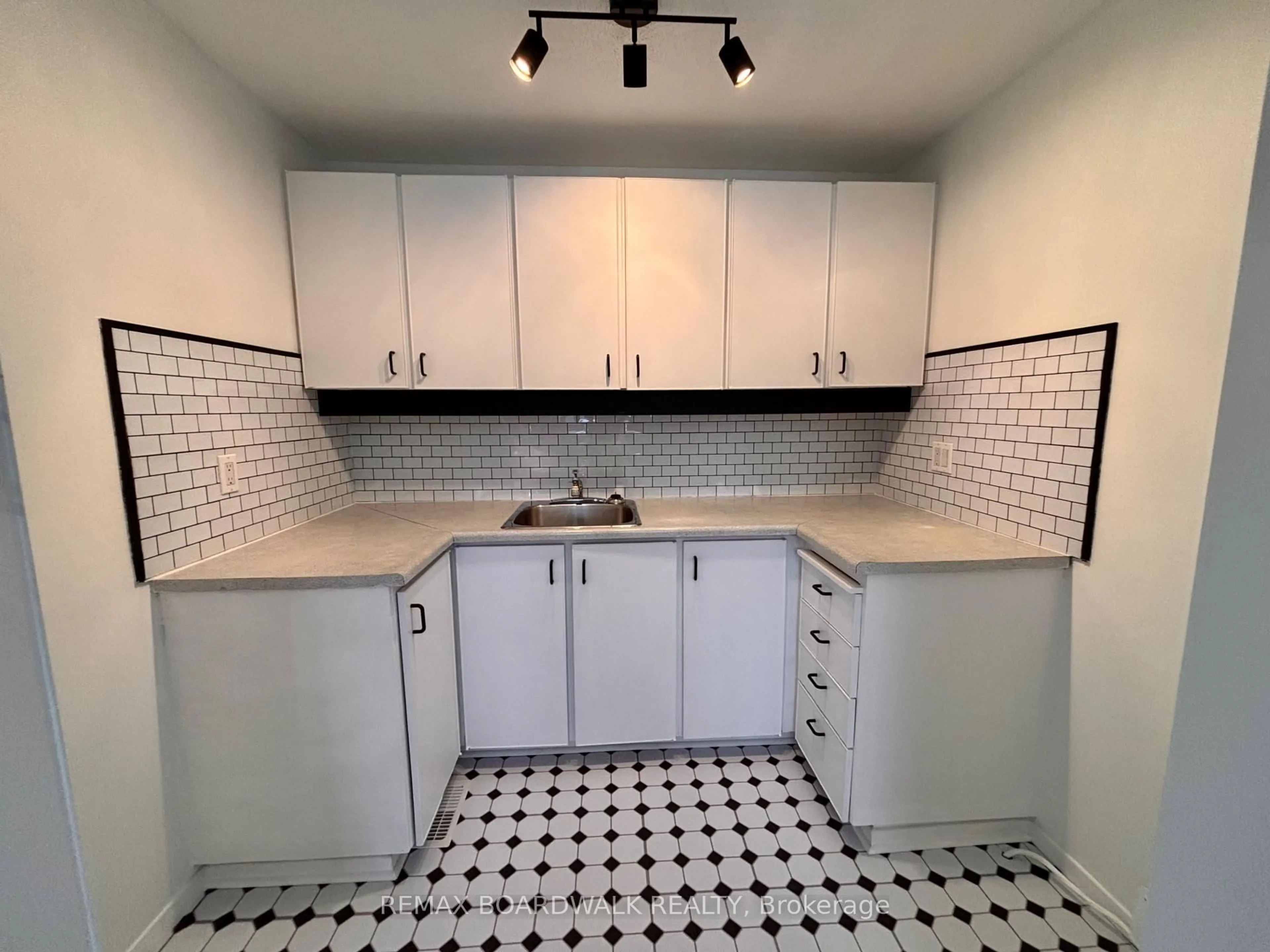 Standard kitchen, ceramic/tile floor for 53 Sumac St #j, Ottawa Ontario K1J 7T7