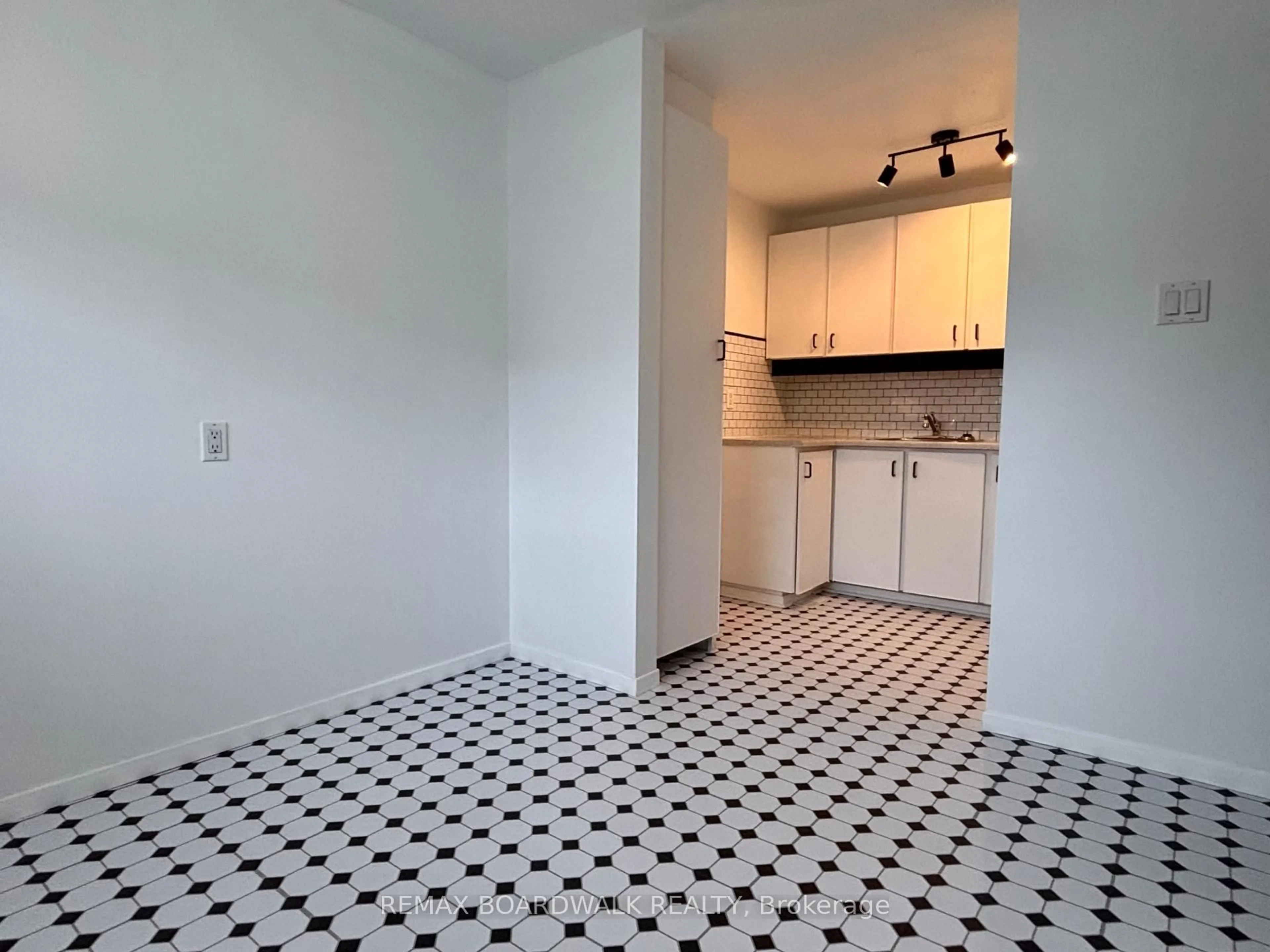 Standard kitchen, unknown for 53 Sumac St #j, Ottawa Ontario K1J 7T7