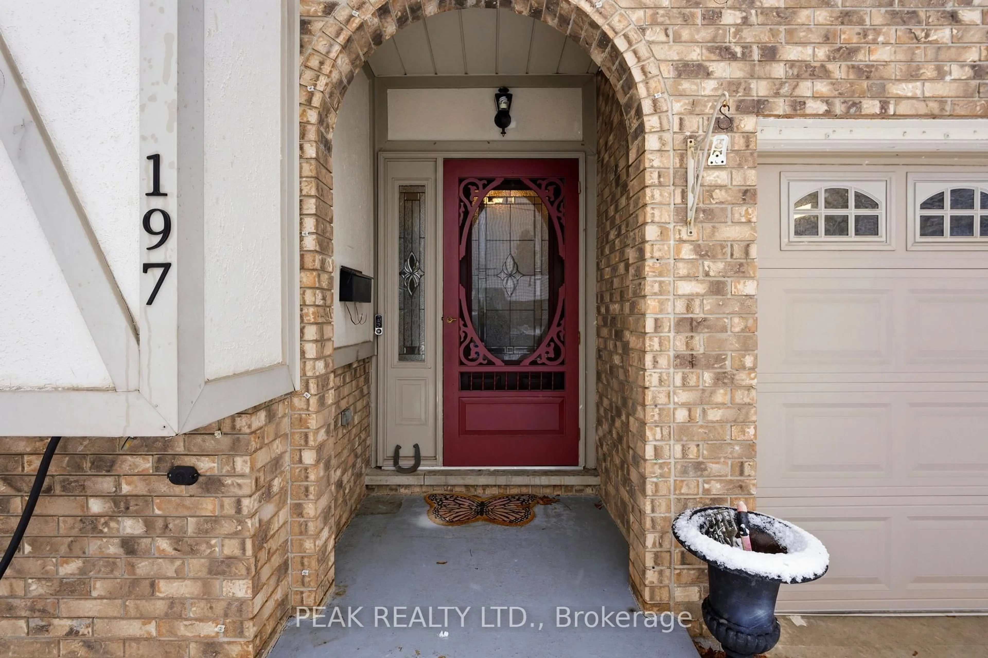 Indoor entryway for 197 Hanover Pl, Hamilton Ontario L8K 6B4