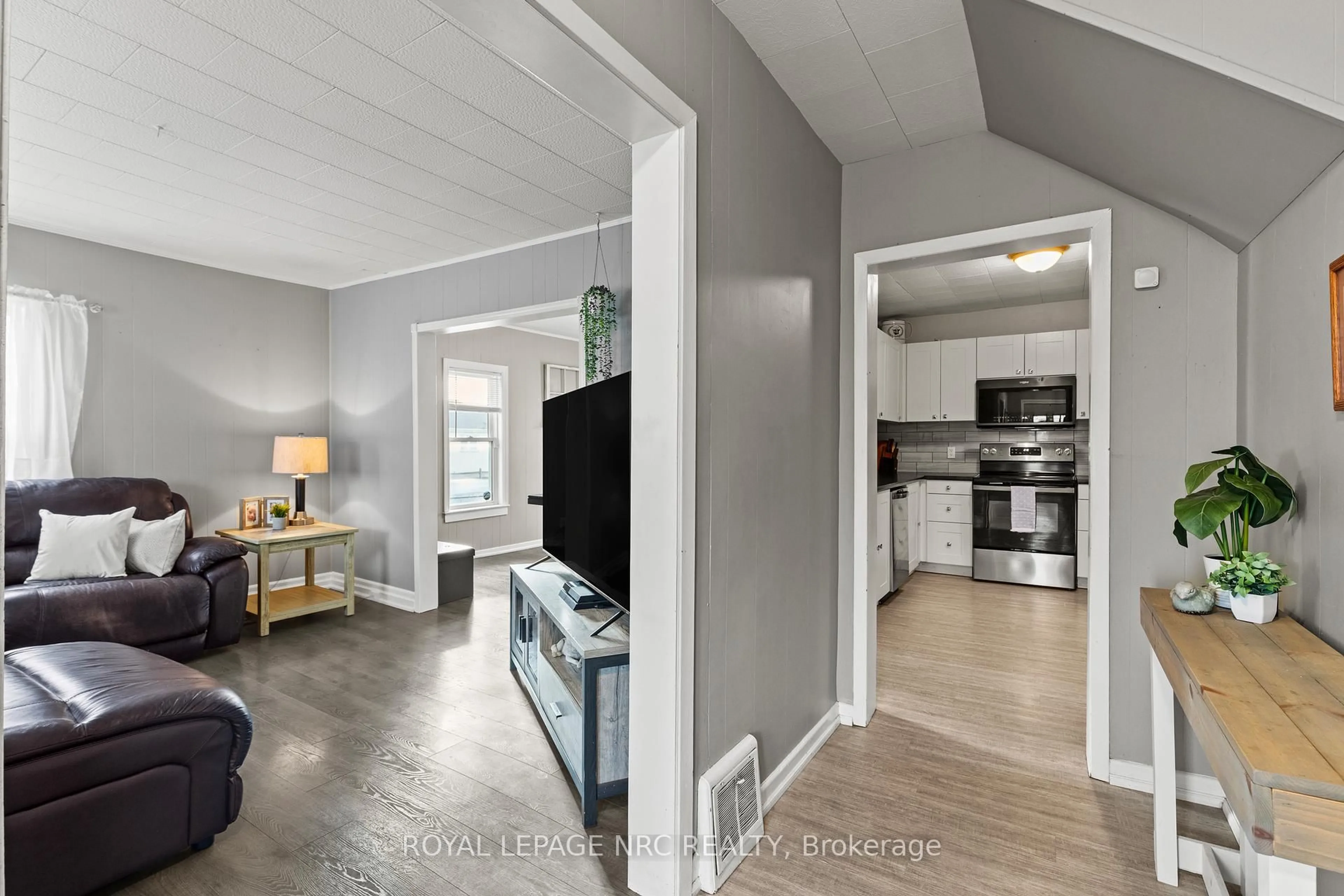 Unknown for 313 Burgar St, Welland Ontario L3B 2T5