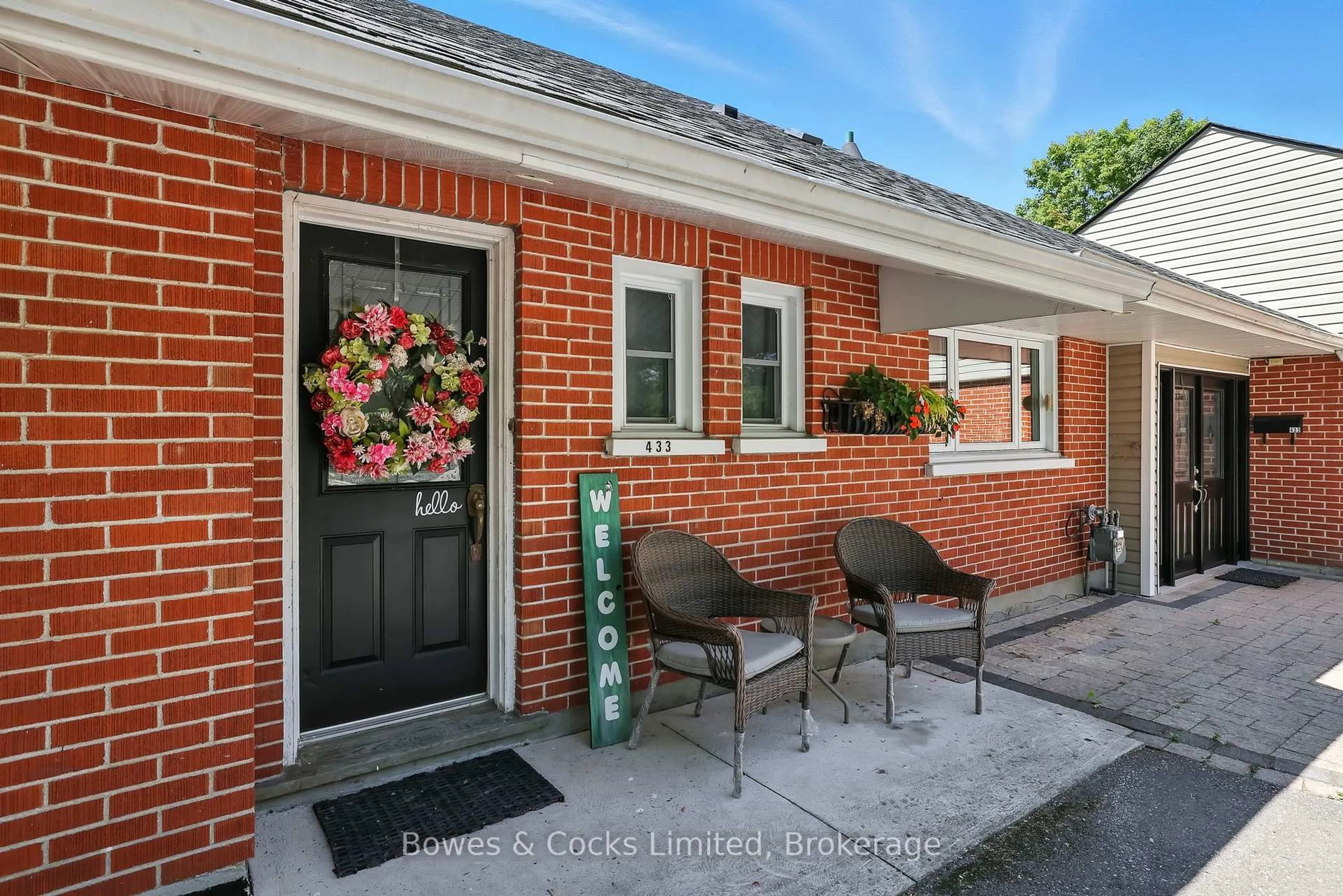 Home with brick exterior material, street for 433 Manorhill Ave, Peterborough Ontario K9J 6H7