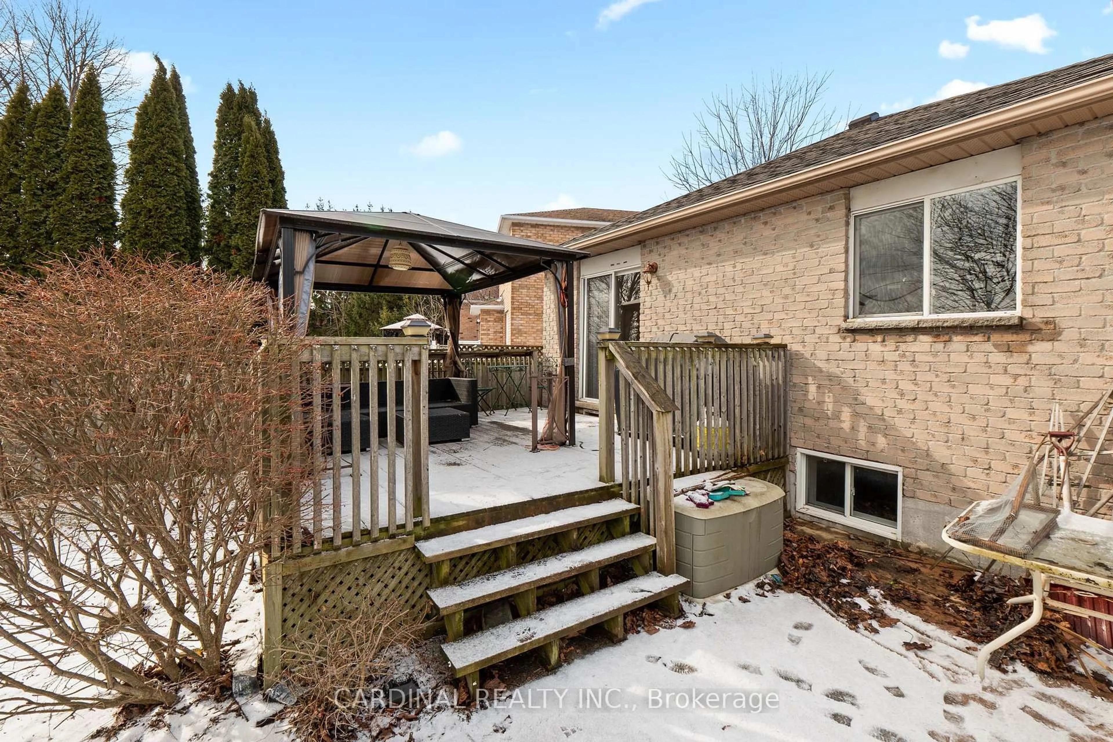 Patio, street for 537 Wilson Rd, Cobourg Ontario K9A 5P7