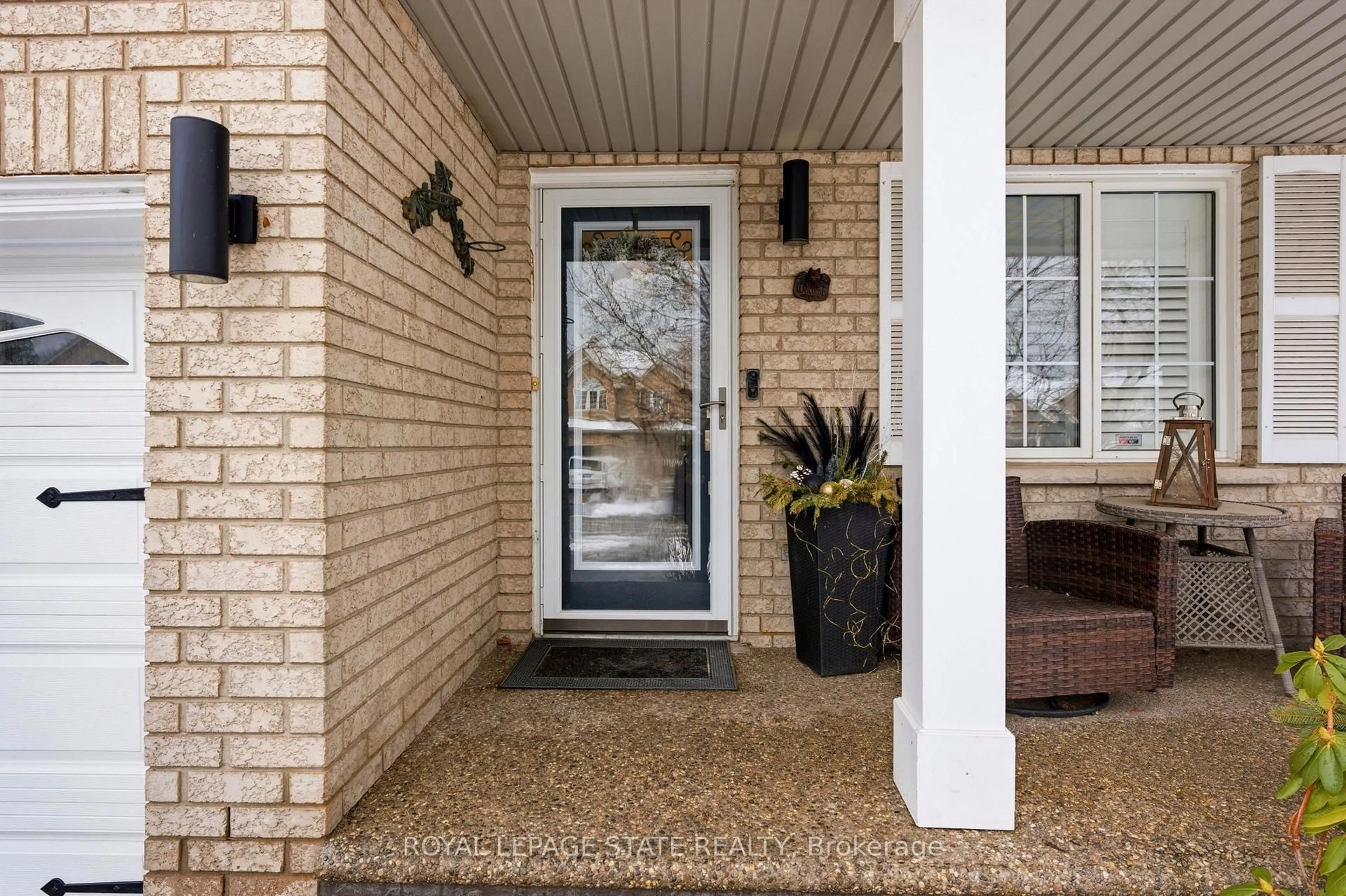 Indoor entryway for 64 Griffith Dr, Grimsby Ontario L3M 5L2