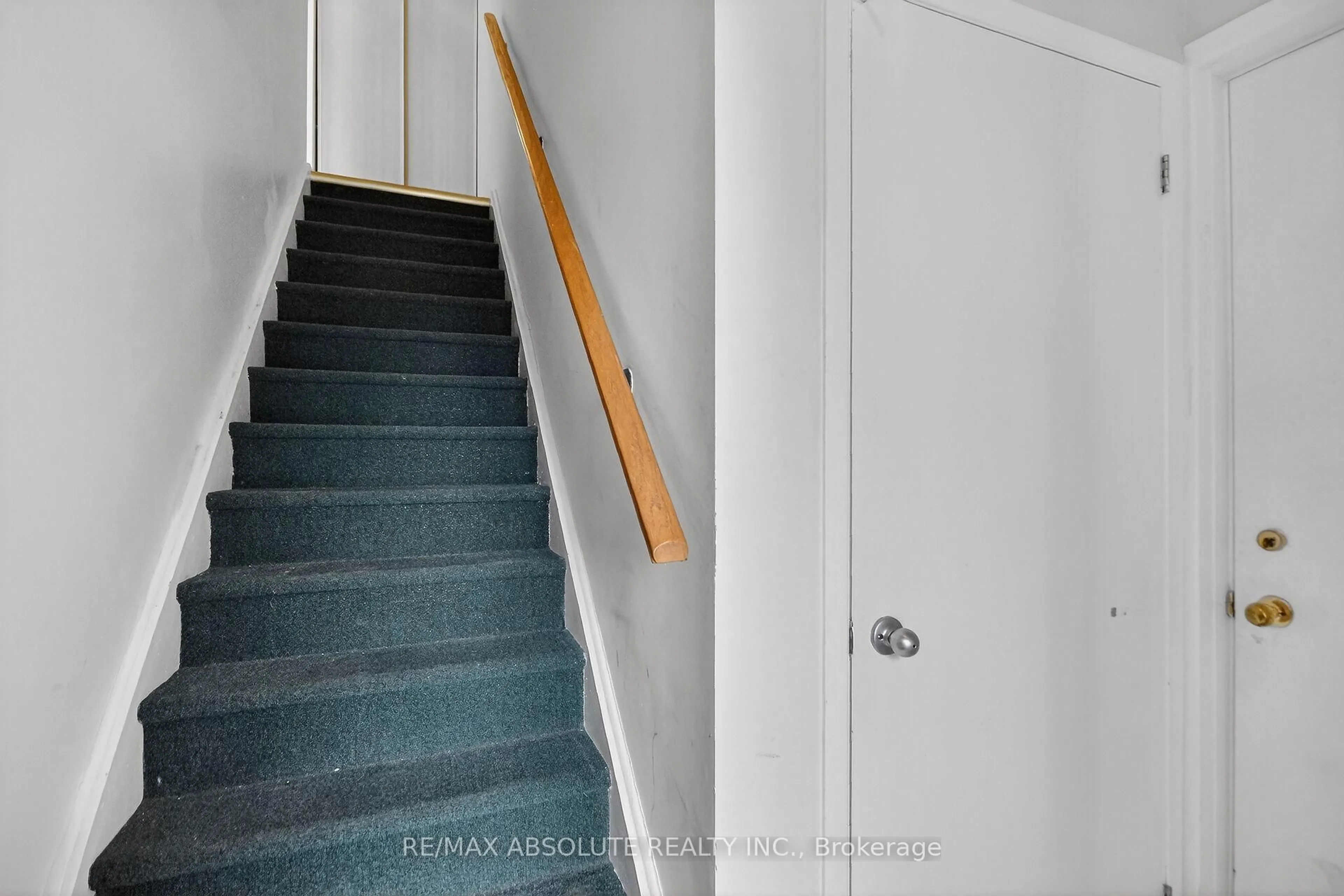 Stairs for 231 Harriot Private, Ottawa Ontario K1T 3E1