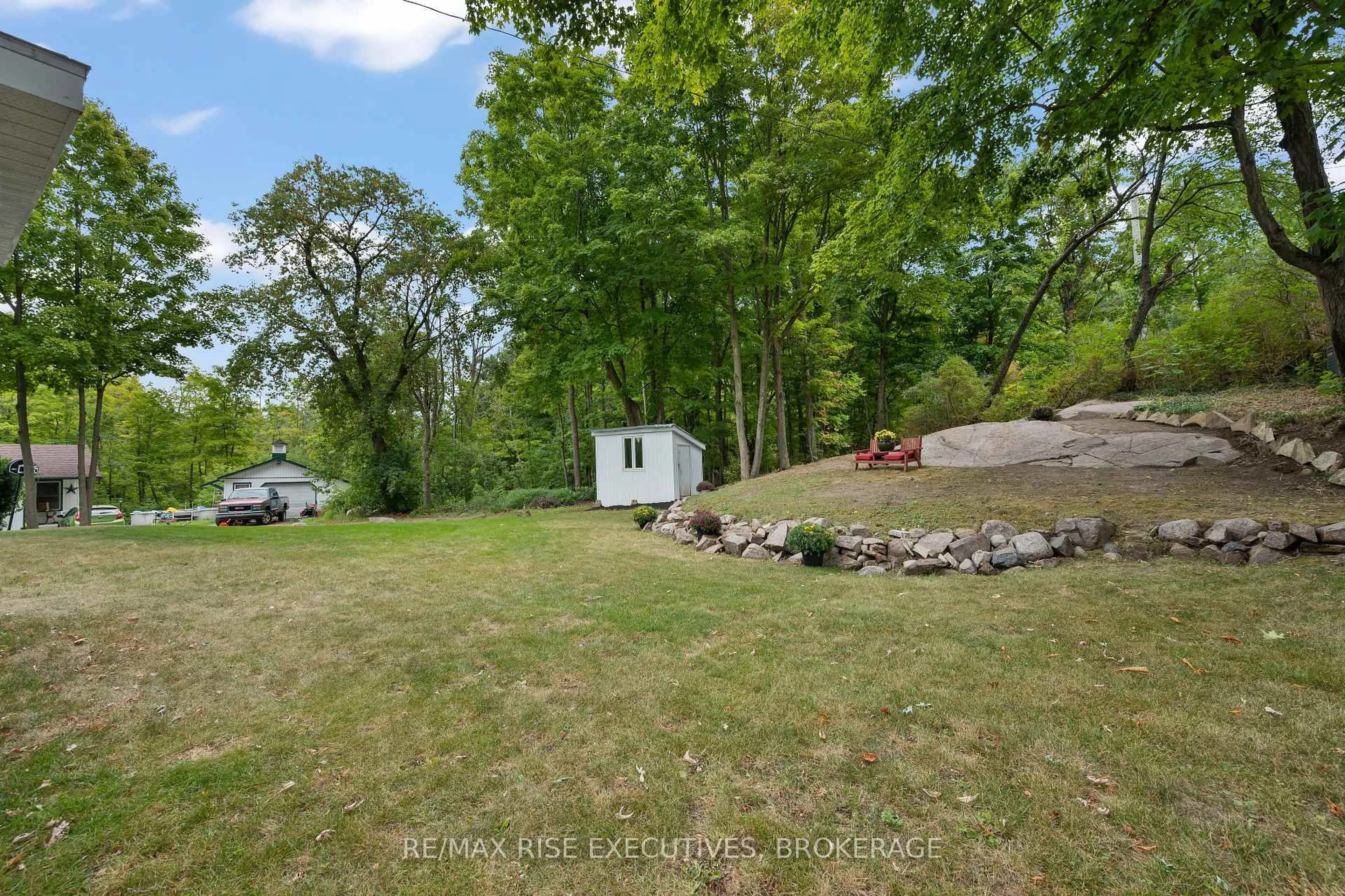 A pic from outside/outdoor area/front of a property/back of a property/a pic from drone, water/lake/river/ocean view for 425 King St, Gananoque Ontario K7G 2G8