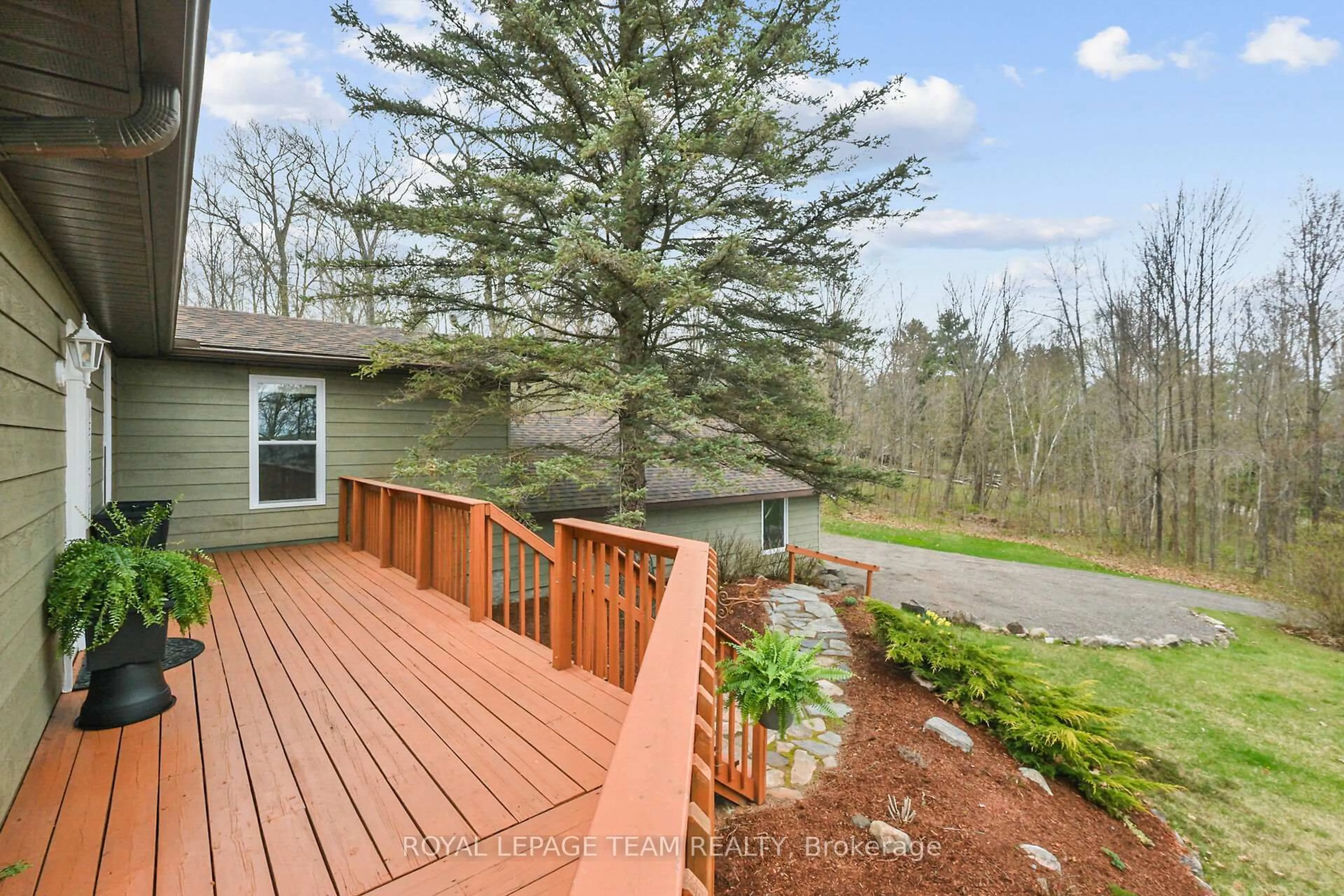 Patio, unknown for 371 Kennedy Rd, Calabogie Ontario K0J 1H0