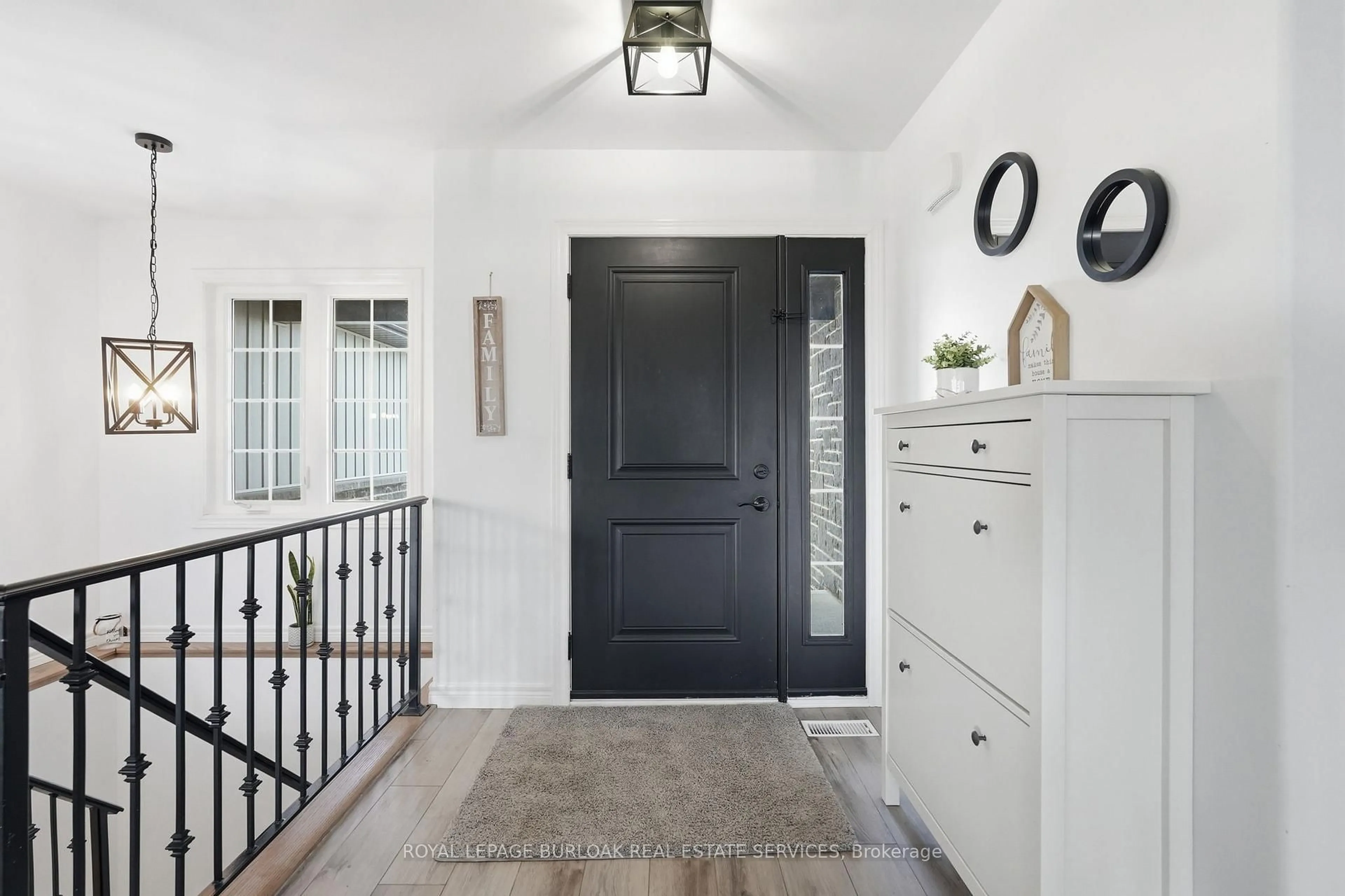 Indoor entryway for 401 Lighthouse Dr, Haldimand Ontario N1A 2W6