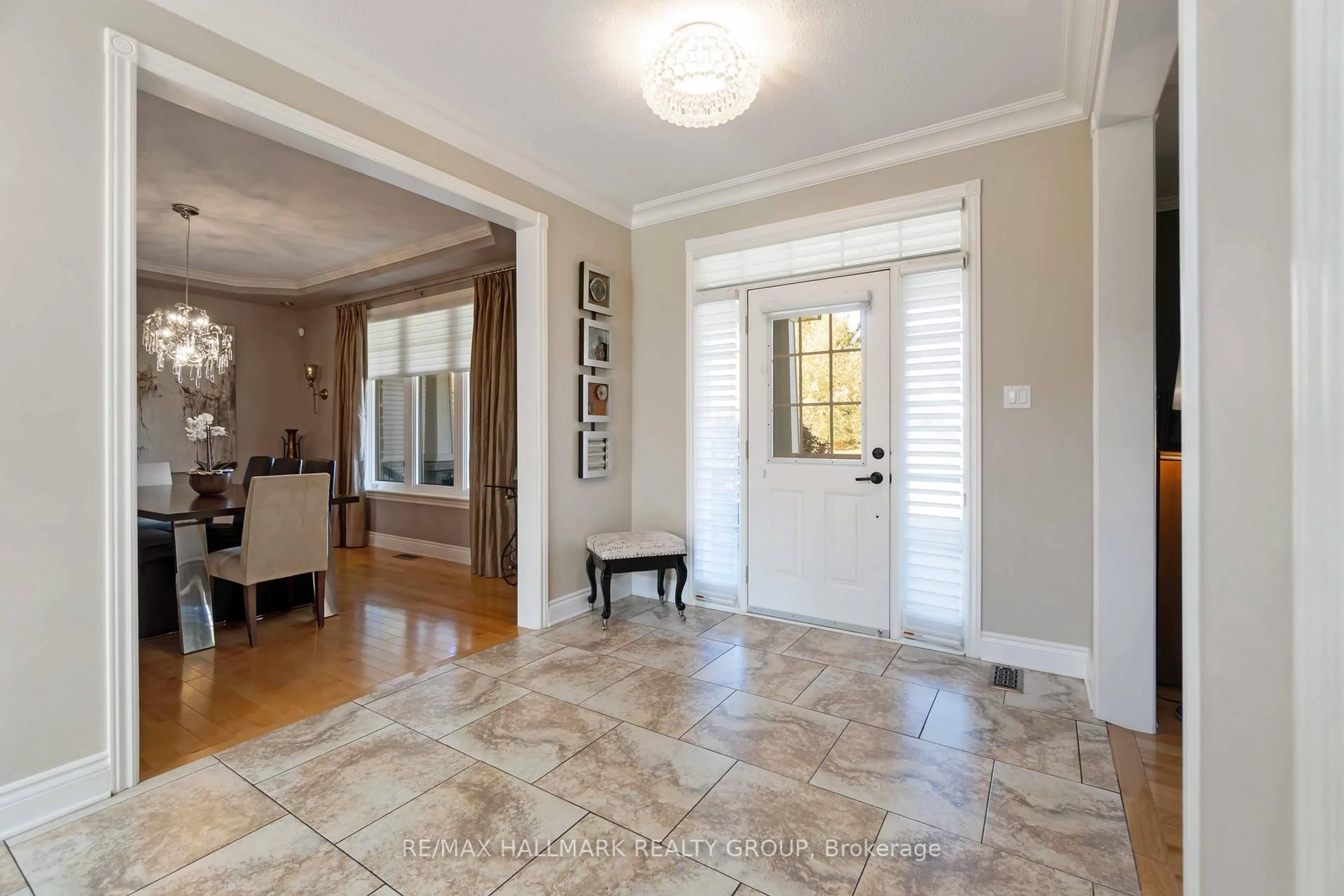 Indoor entryway for 137 Goodman Dr, Ottawa Ontario K2W 1C7