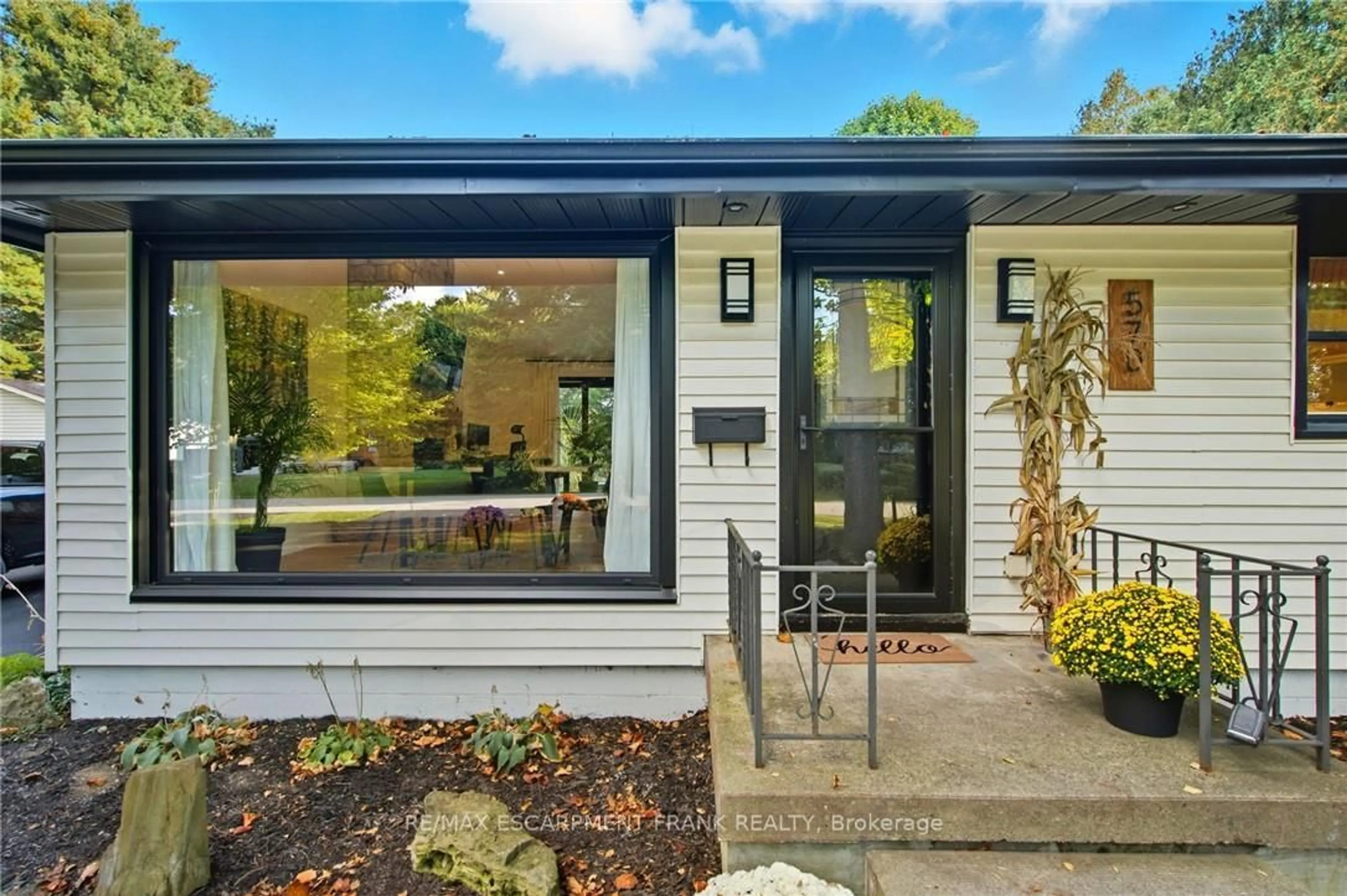 Unknown for 570 Westview Ave, Hamilton Ontario L9G 1N9