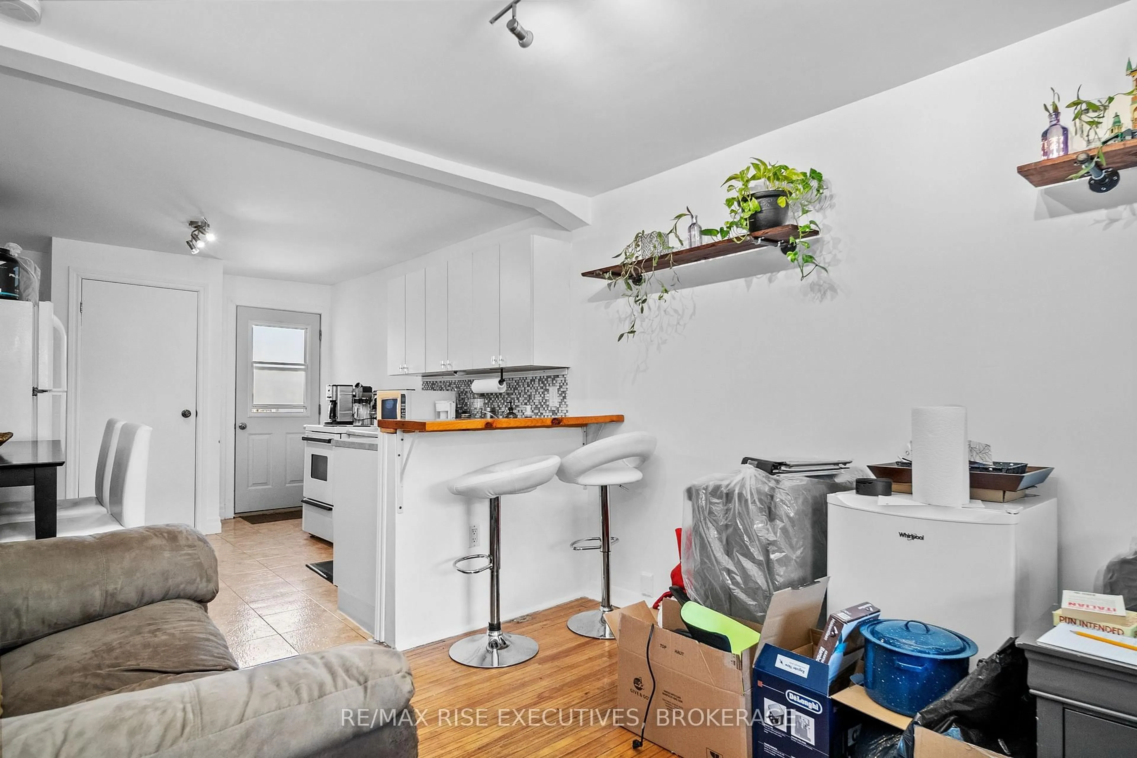 Unknown for 143-145 Ordnance St, Kingston Ontario K7K 1G9