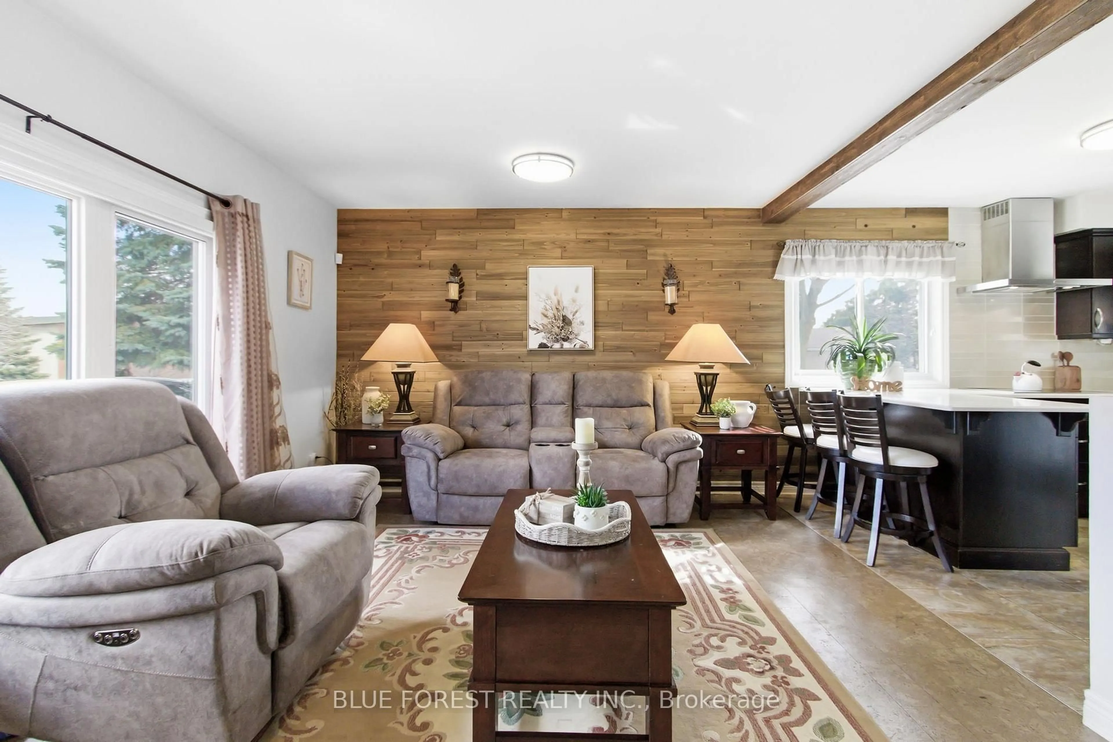 Living room with furniture, wood/laminate floor for 1975 Royal Cres, London East Ontario N5V 1N6