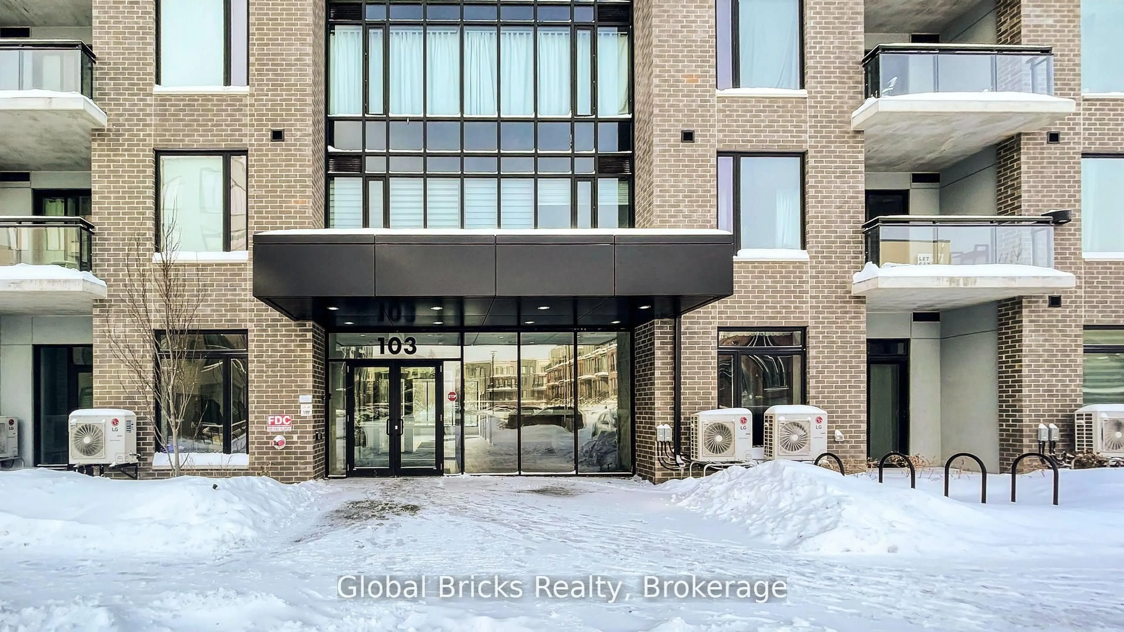Indoor foyer for 103 Roger St #313, Waterloo Ontario N2J 0G2