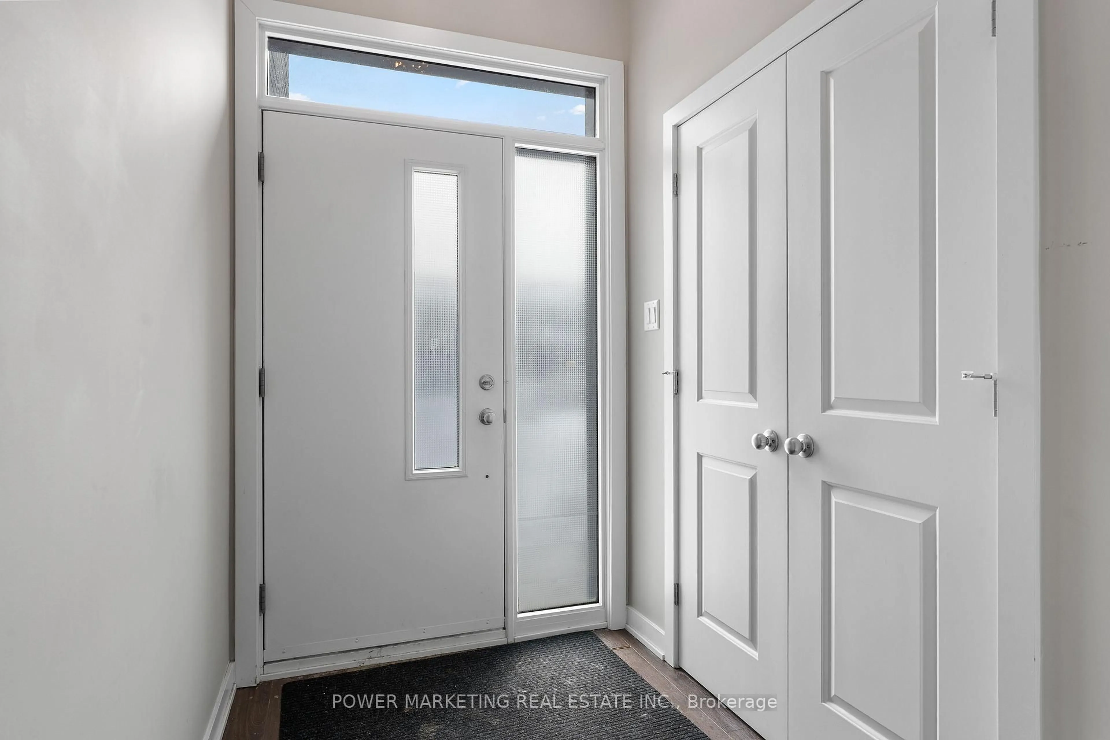 Indoor entryway for 431 Cope Dr, Ottawa Ontario K2V 0P4
