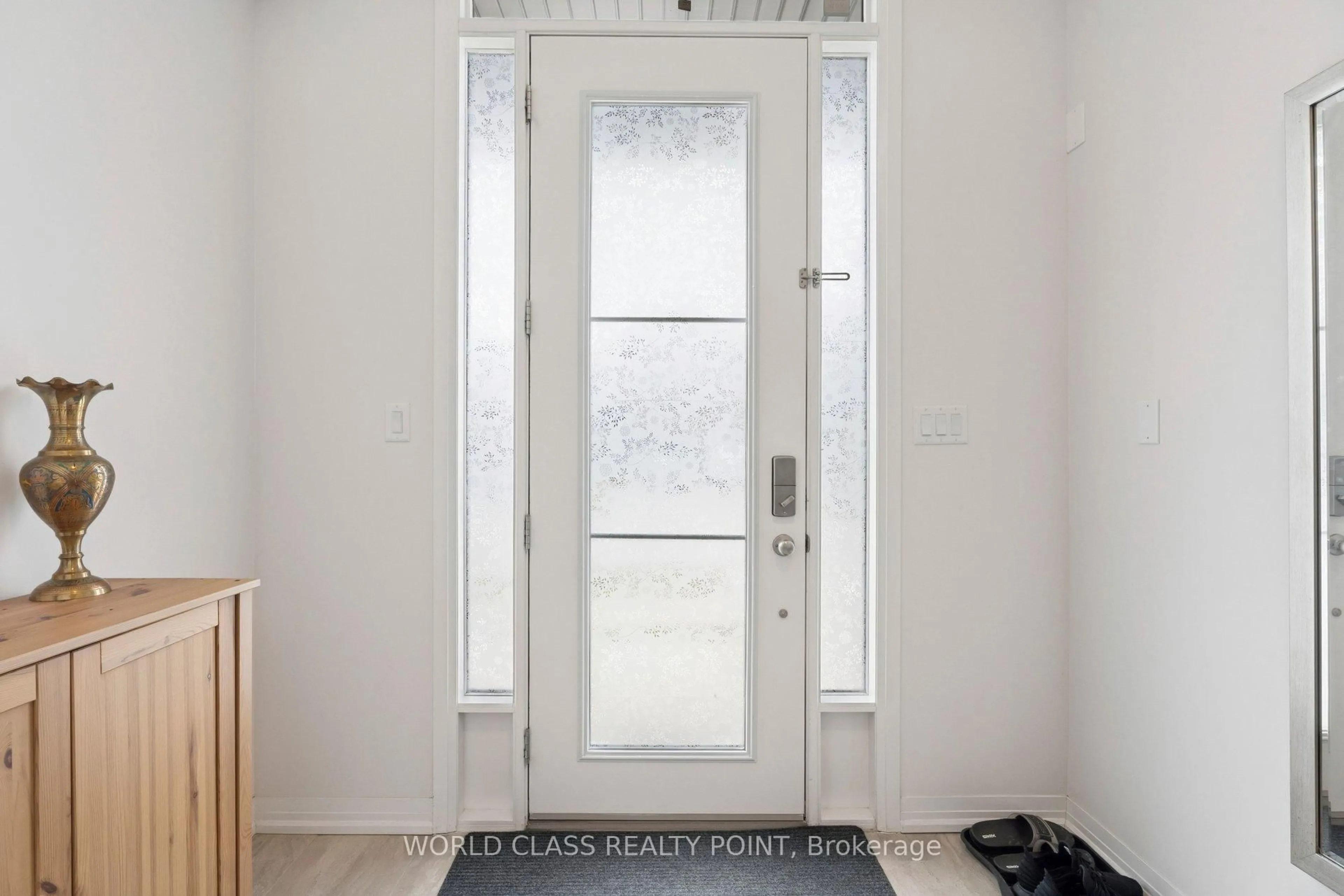 Indoor entryway for 4073 Healing St, Lincoln Ontario L0R 1B4