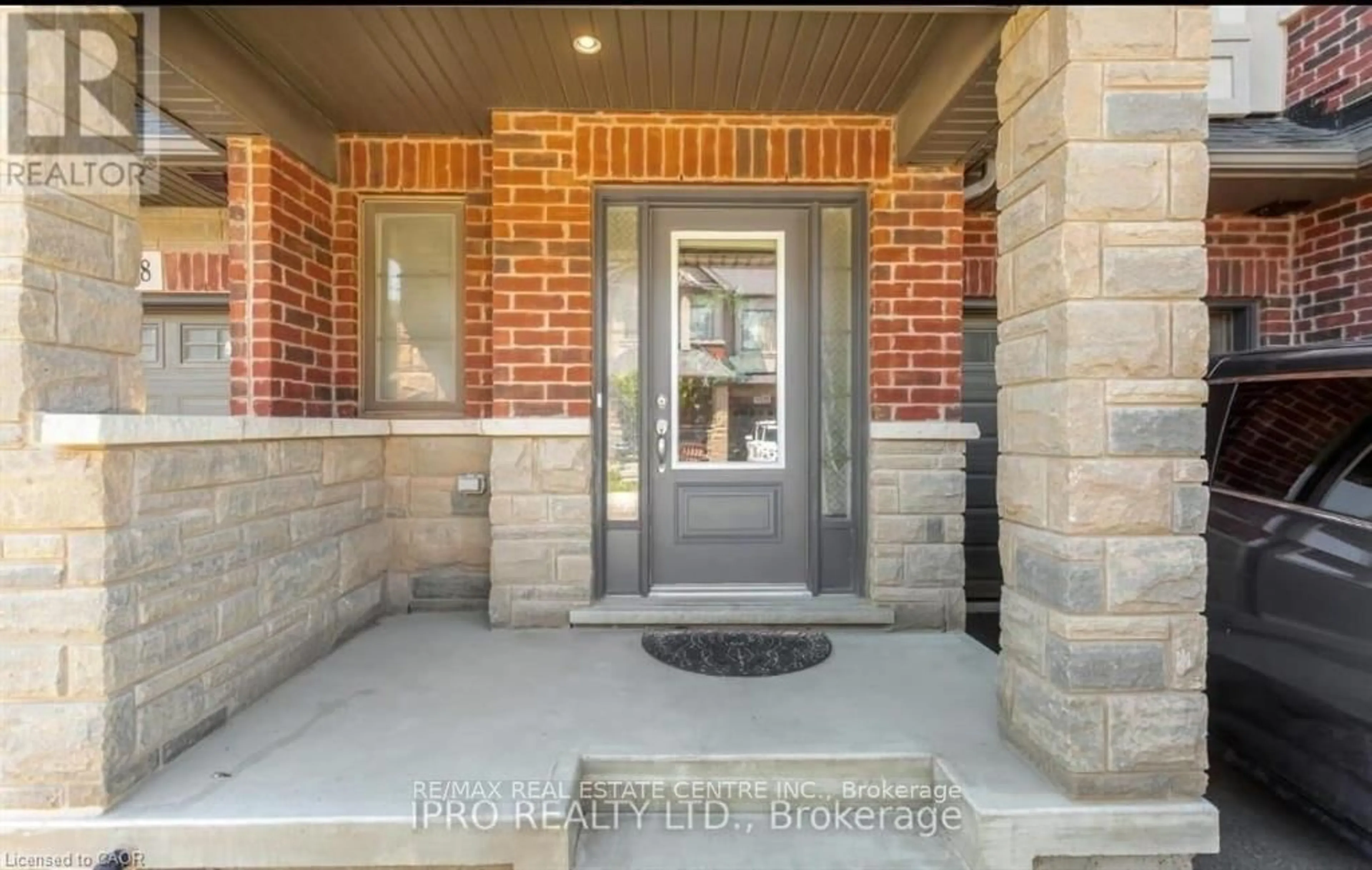 Indoor entryway for 324 Equestrian Way #78, Cambridge Ontario N3E 0E2