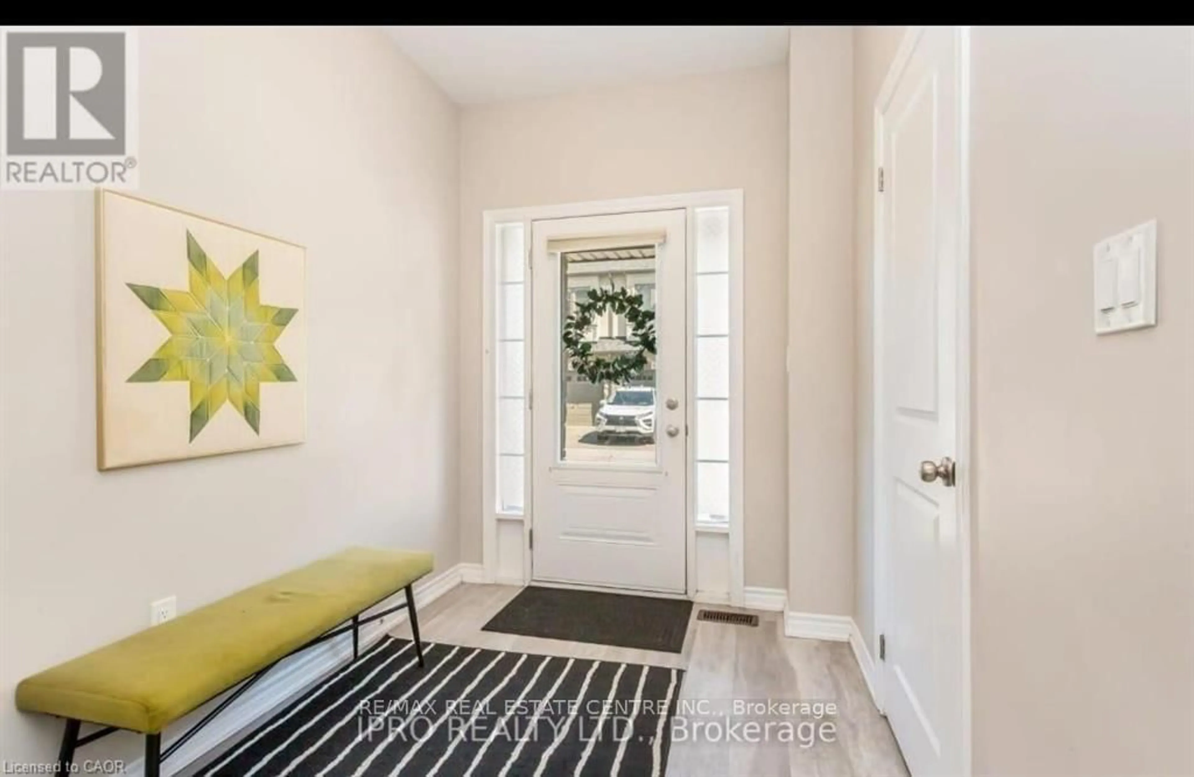 Indoor entryway for 324 Equestrian Way #78, Cambridge Ontario N3E 0E2