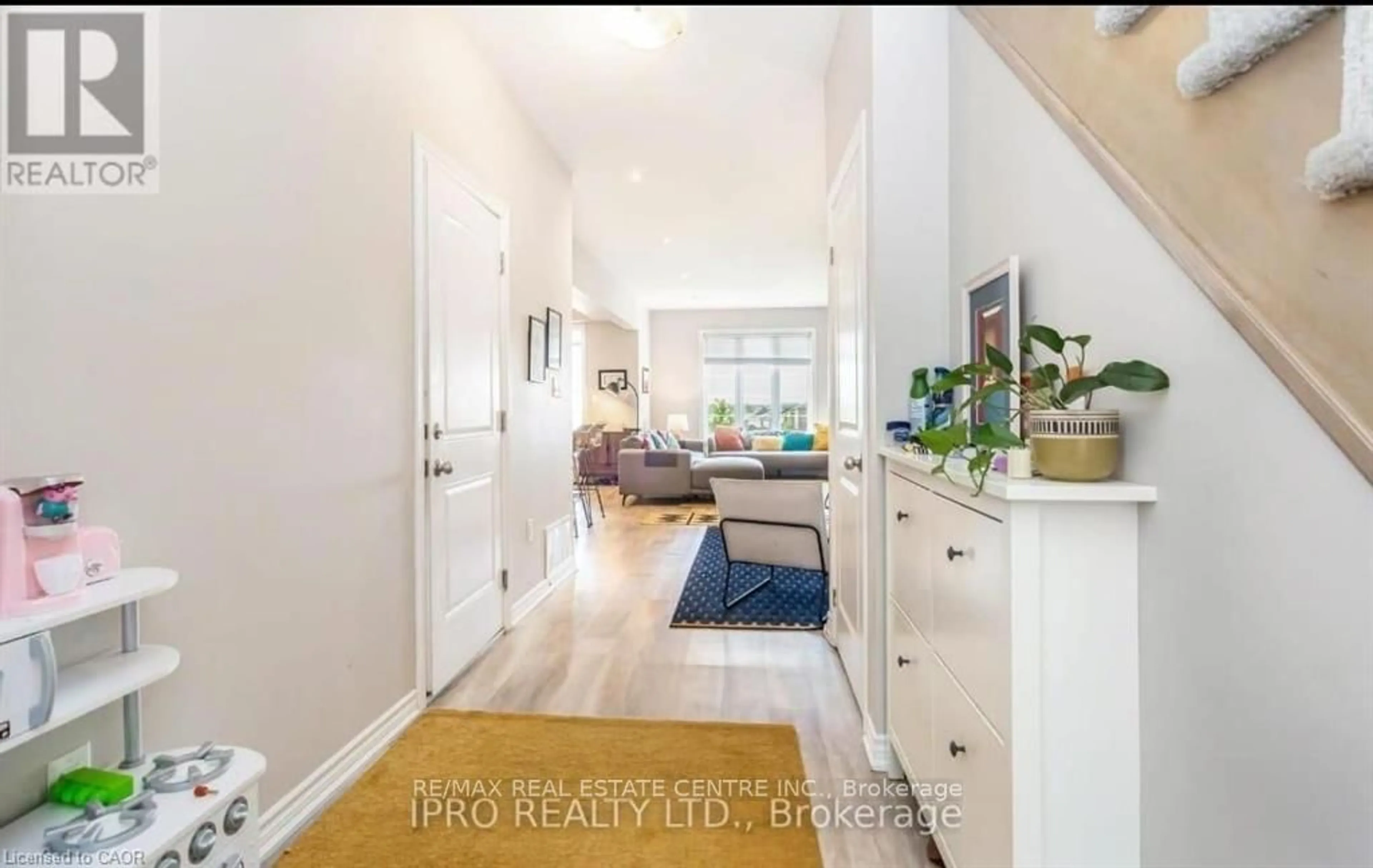 Indoor entryway for 324 Equestrian Way #78, Cambridge Ontario N3E 0E2