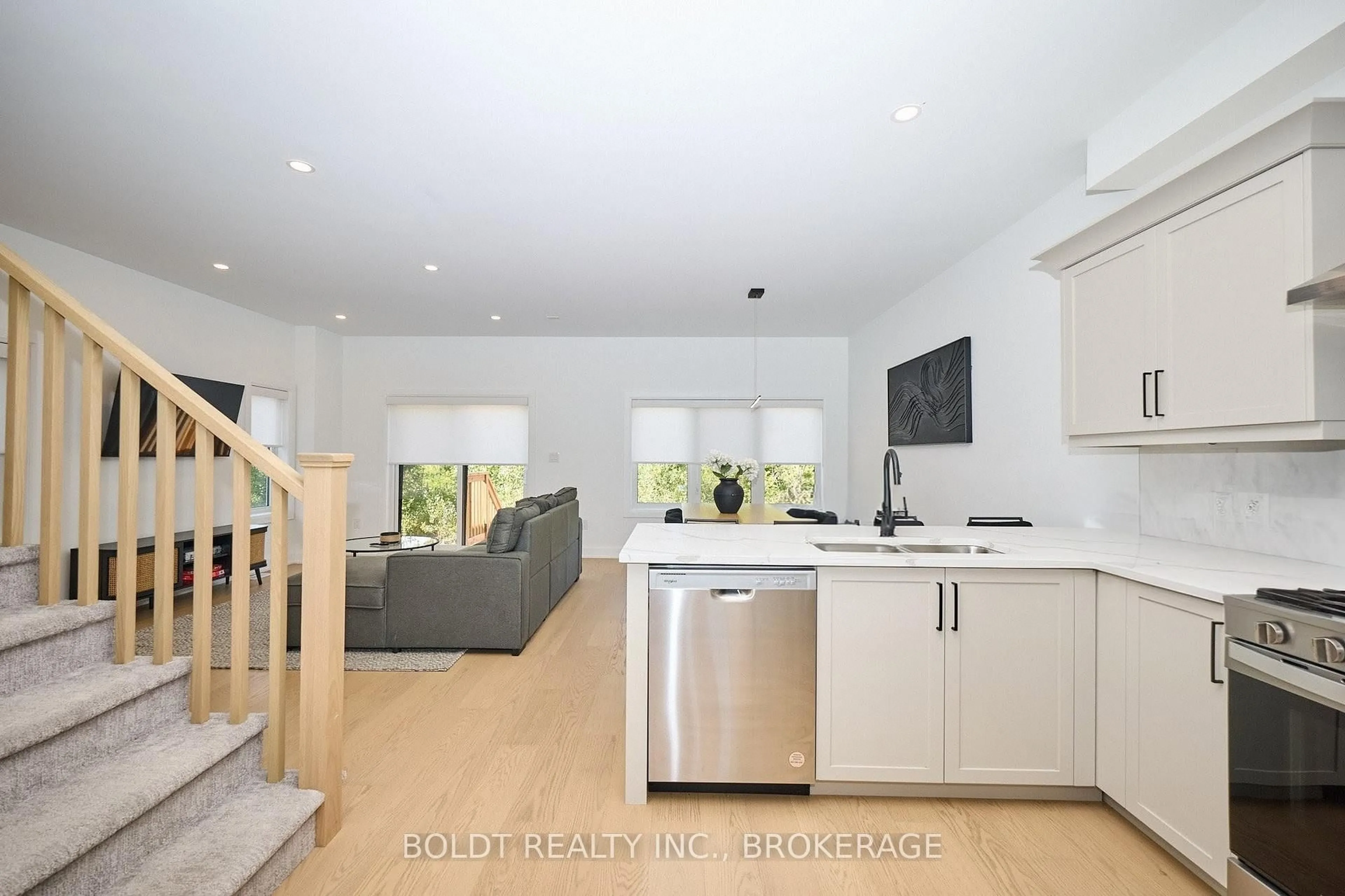 Open concept kitchen, unknown for 556 Mississauga Ave, Fort Erie Ontario L2A 0G8