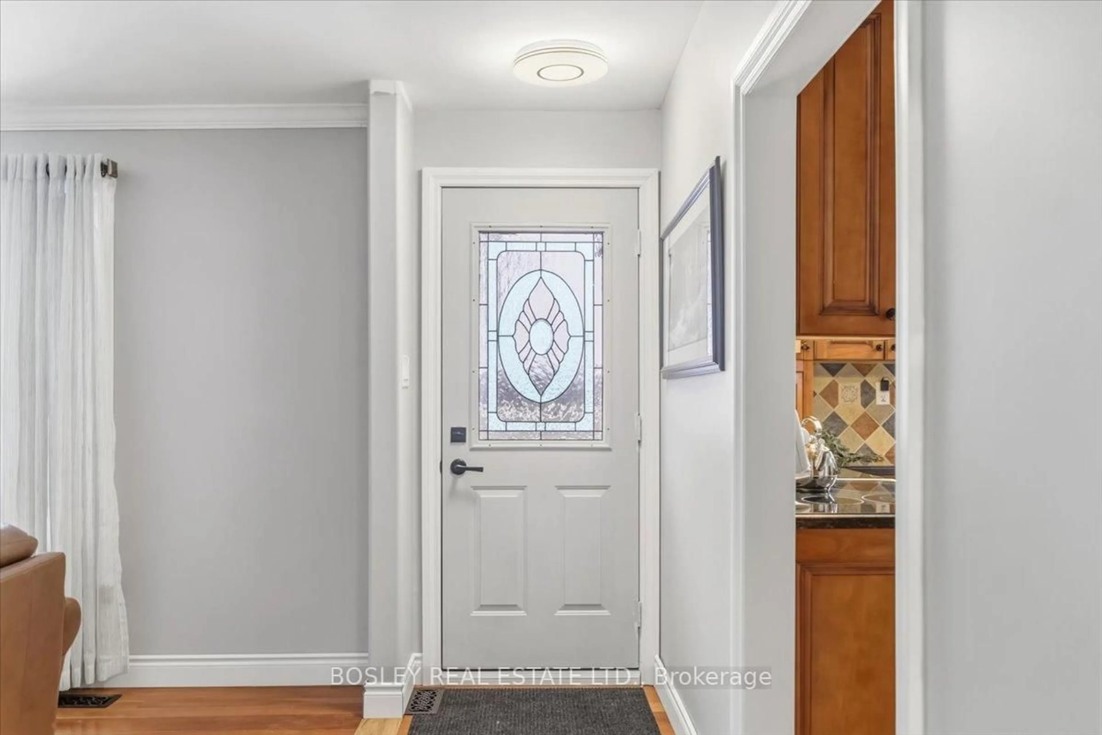 Indoor entryway for 9376 Wellington Rd 124 Rd, Erin Ontario N0B 1T0