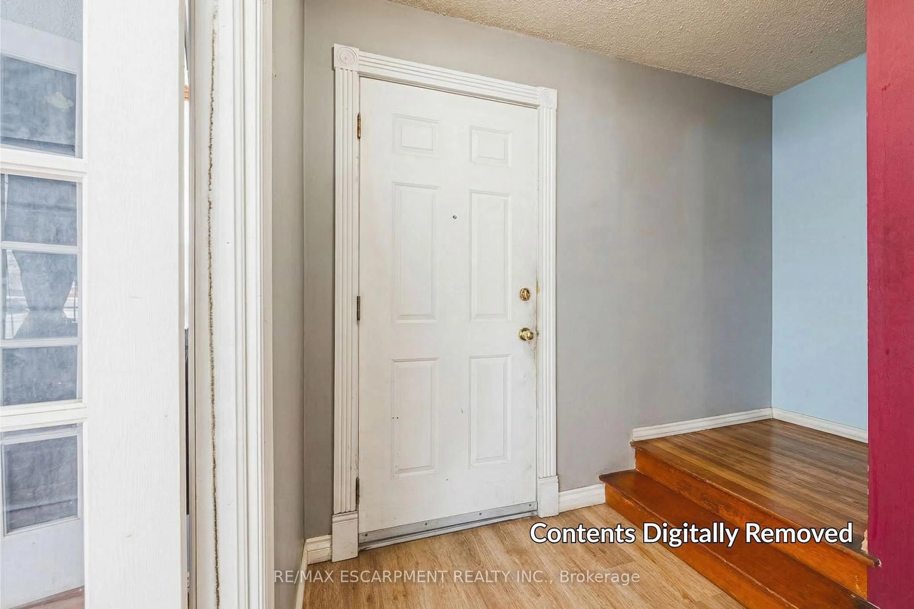 Indoor entryway for 27 Glenview Crt, Hamilton Ontario L9C 6H7