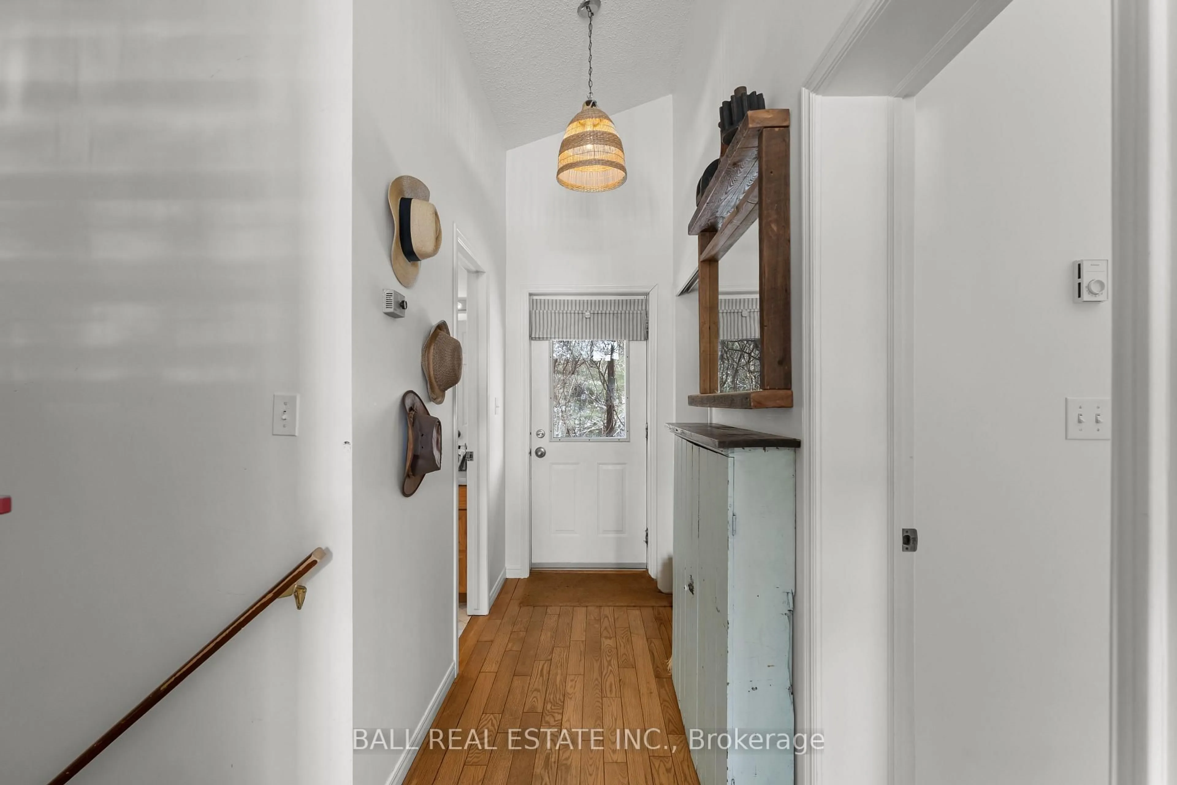 Indoor entryway for 26 Cedar Crt, Trent Lakes Ontario K0M 1A0