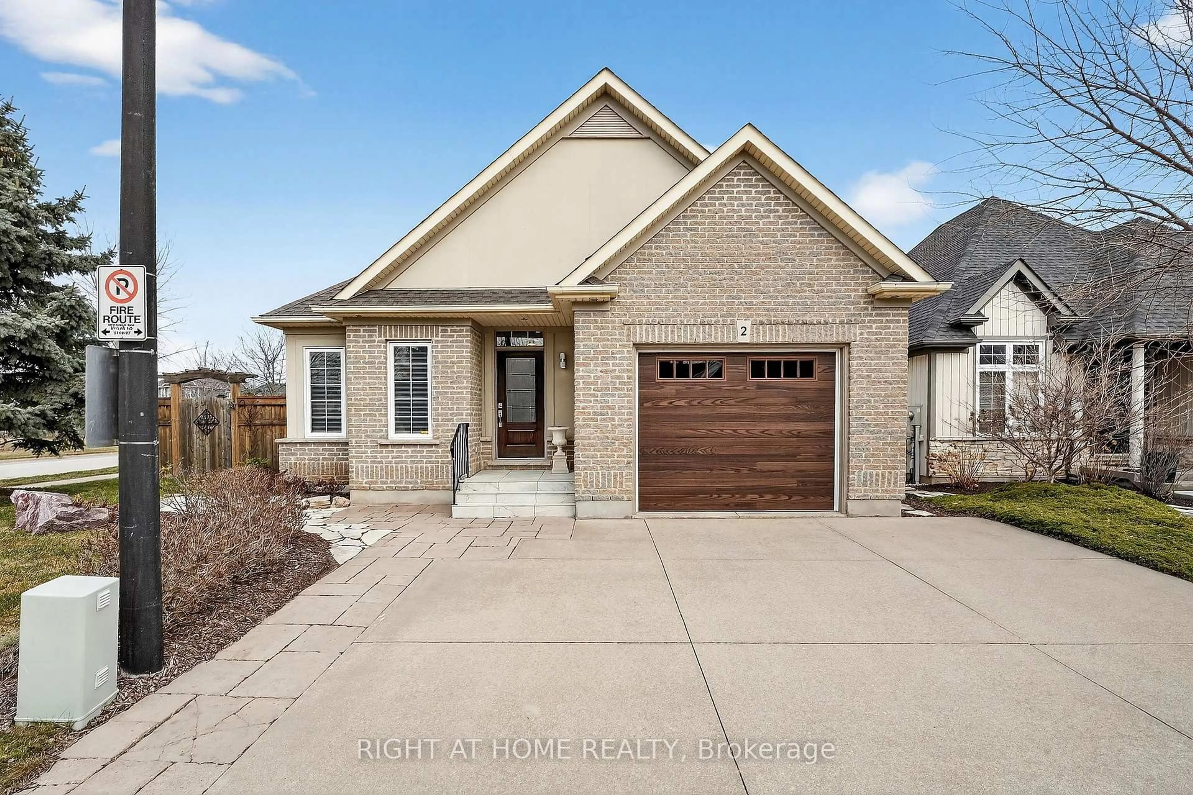 Home with brick exterior material, street for 2 Seyval Pl, Niagara-on-the-Lake Ontario L0S 1J0