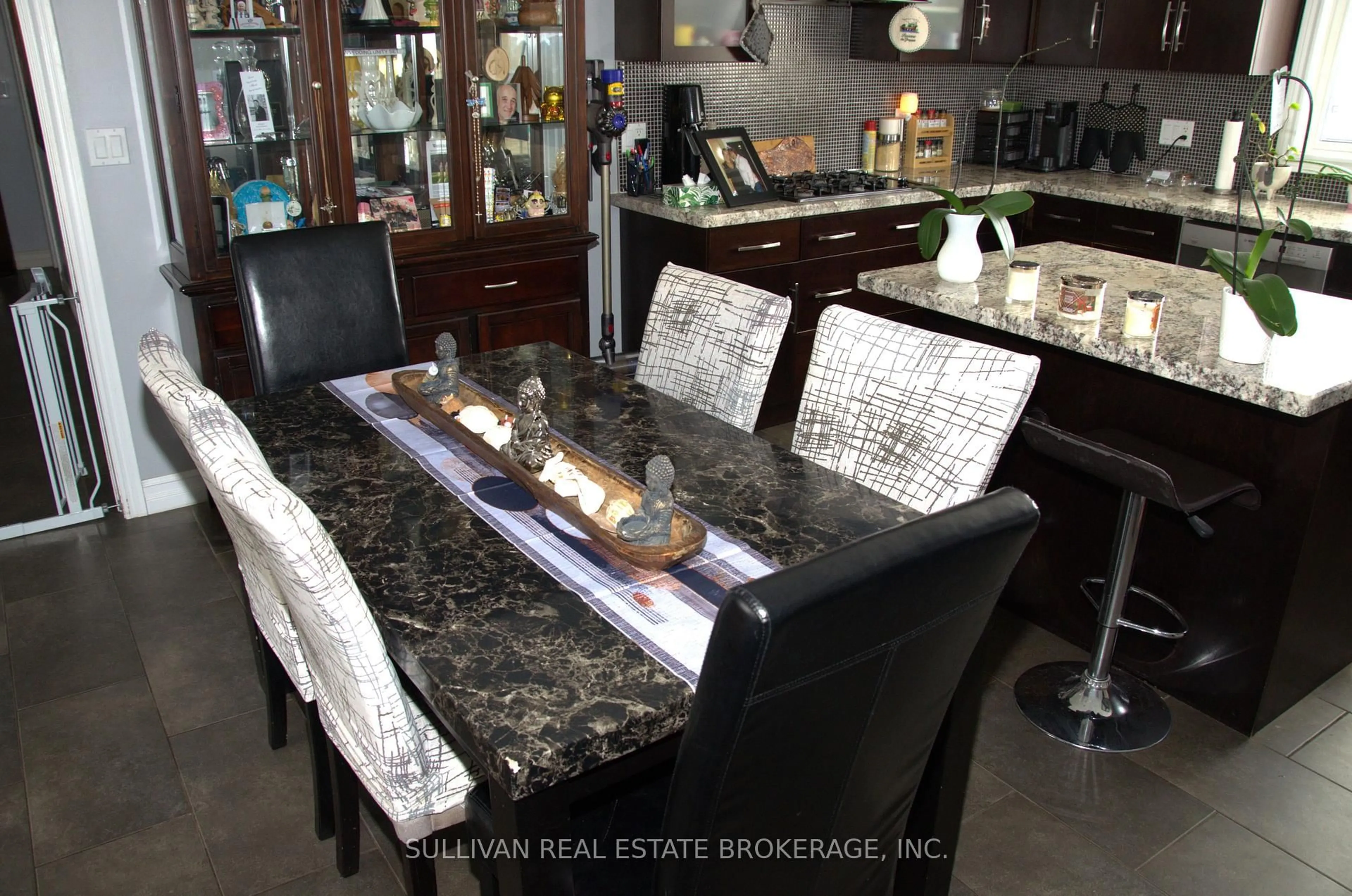 Dining room, ceramic/tile floor for 701 ERAMOSA Rd, Guelph Ontario N1E 5Z1