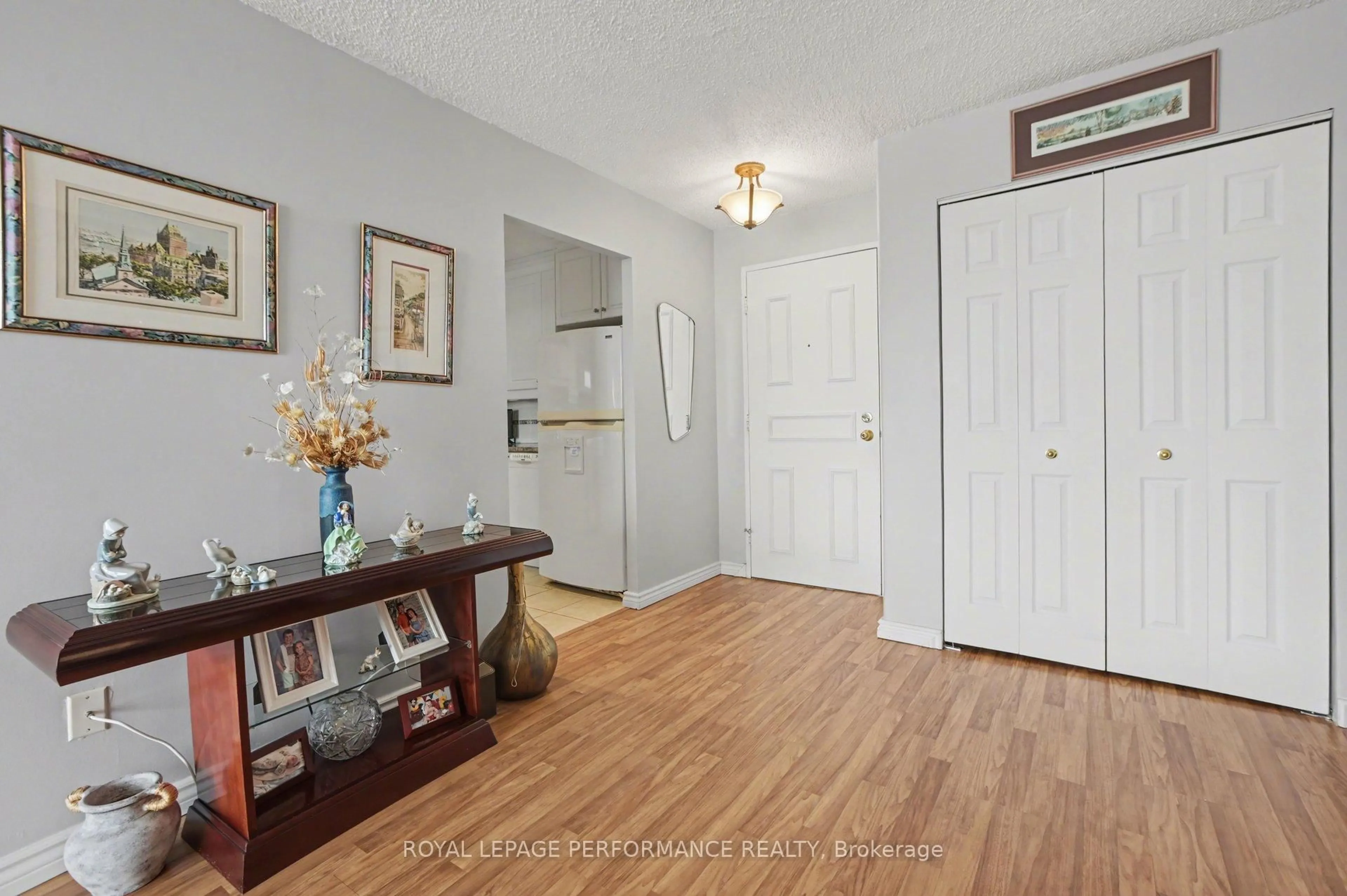 Indoor entryway for 665 Bathgate Dr #1505, Ottawa Ontario K1K 3Y4