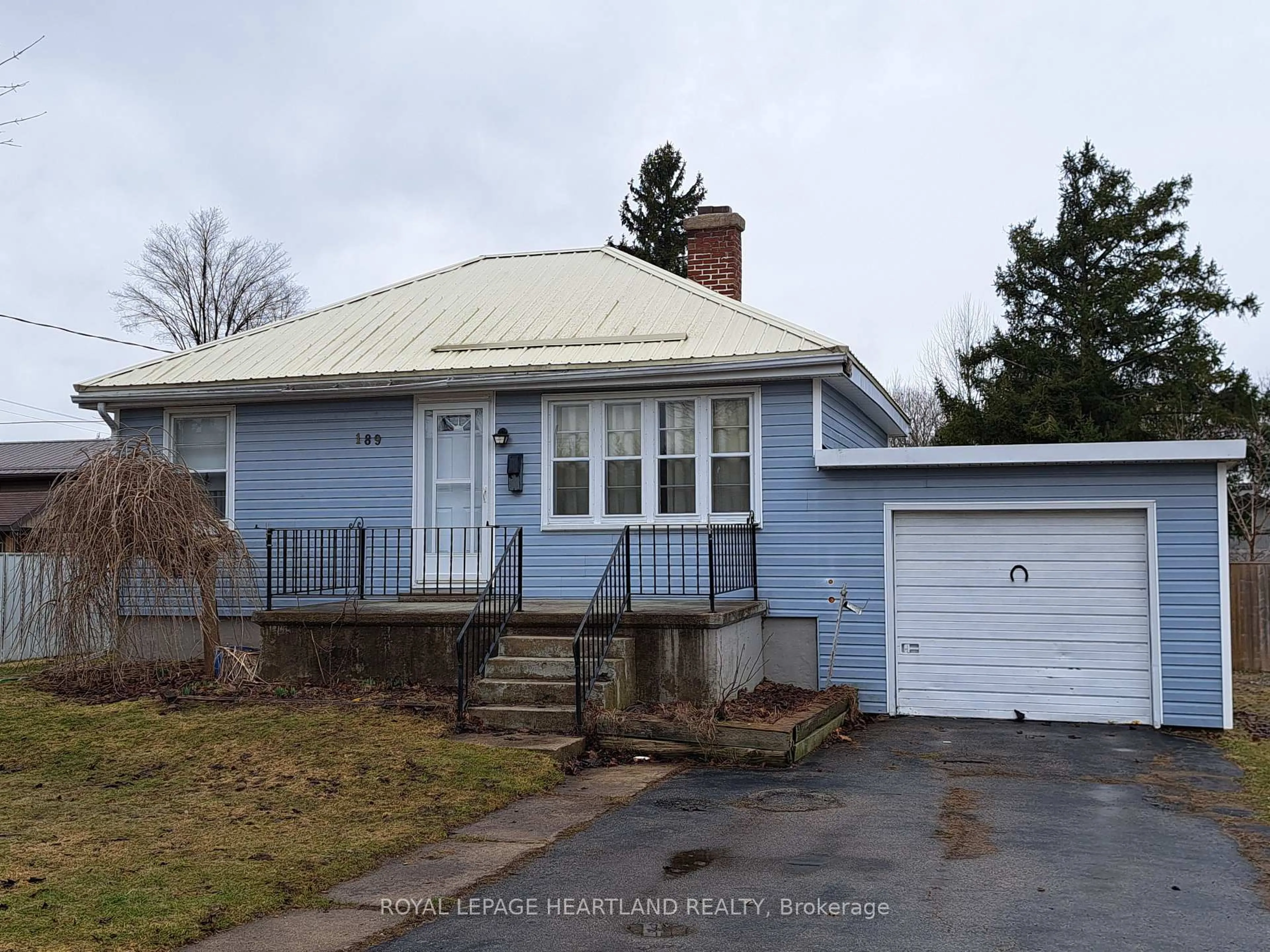 Home with vinyl exterior material, street for 189 William St, South Huron Ontario N0M 1S2