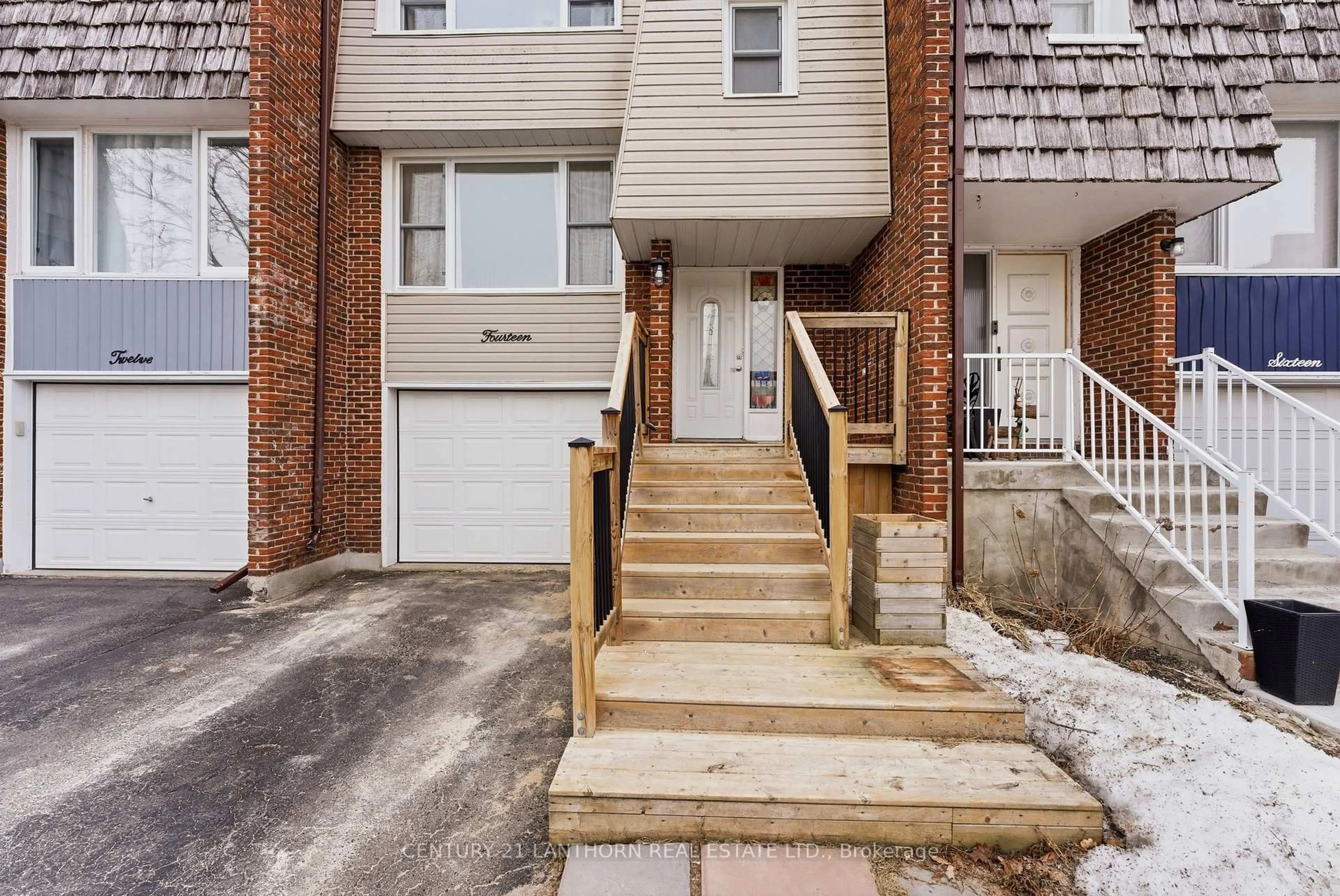 Stairs for 14 Anna Crt, Quinte West Ontario K8V 5Y4