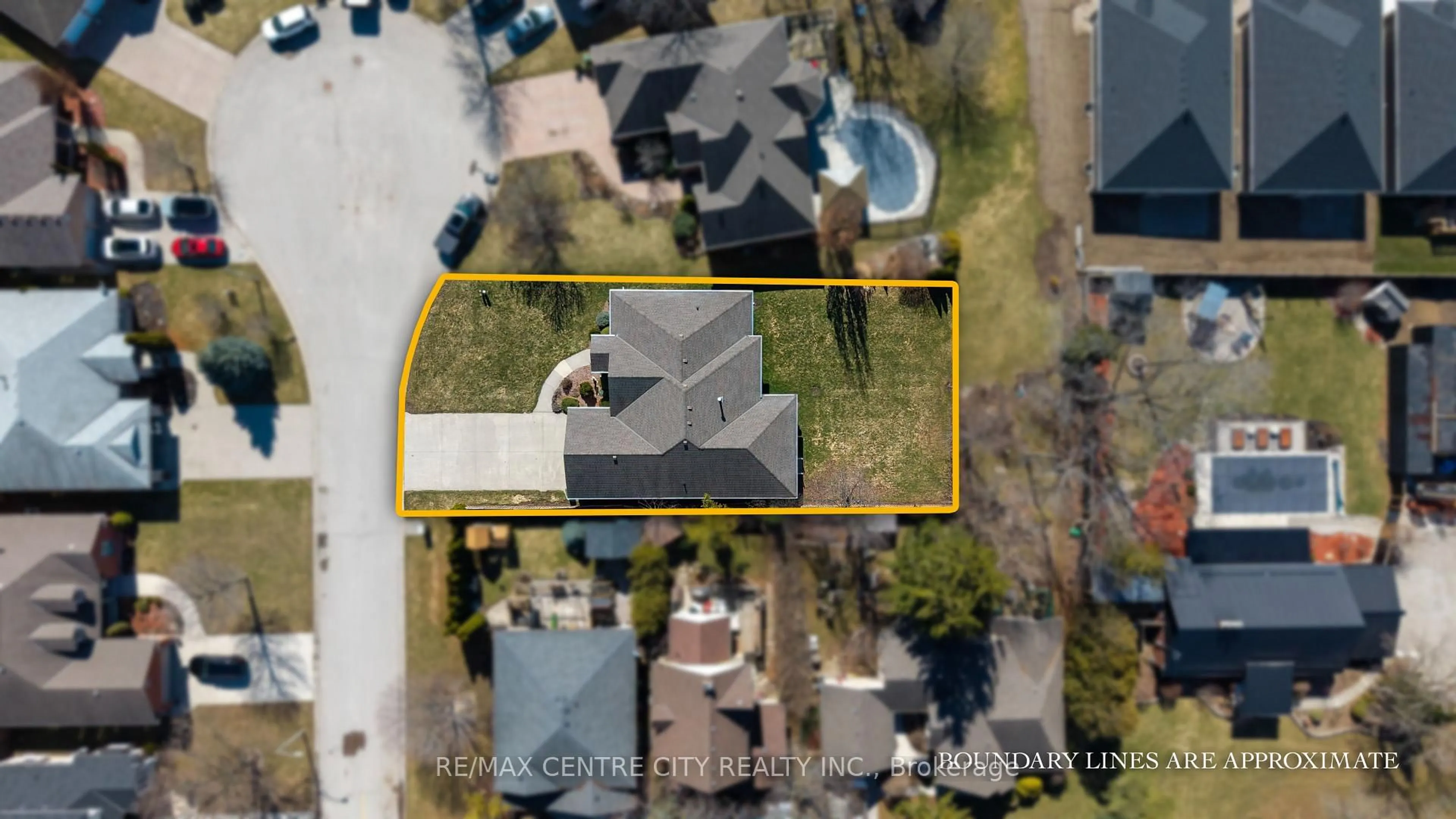 A pic from outside/outdoor area/front of a property/back of a property/a pic from drone, street for 6 Huntington Terr, St. Thomas Ontario N5R 6H1