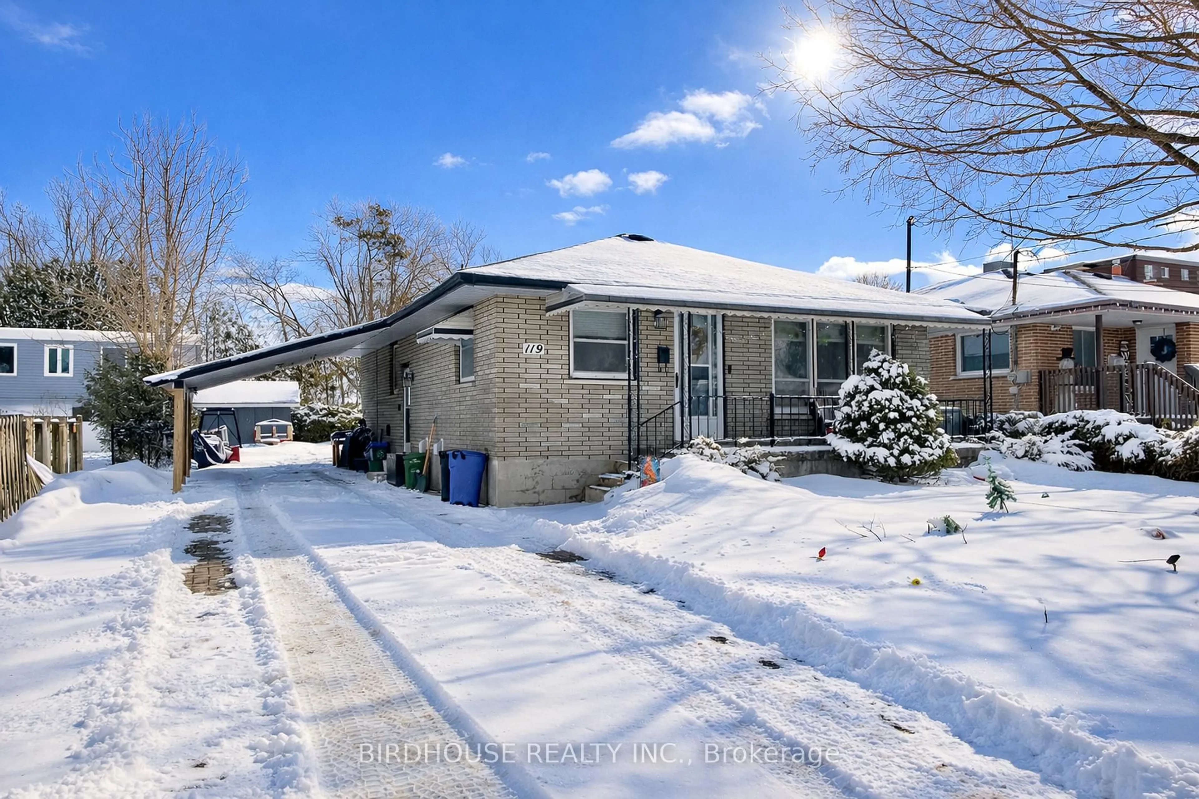 A pic from outside/outdoor area/front of a property/back of a property/a pic from drone, street for 119 Regent St, Kawartha Lakes Ontario K9V 3V7