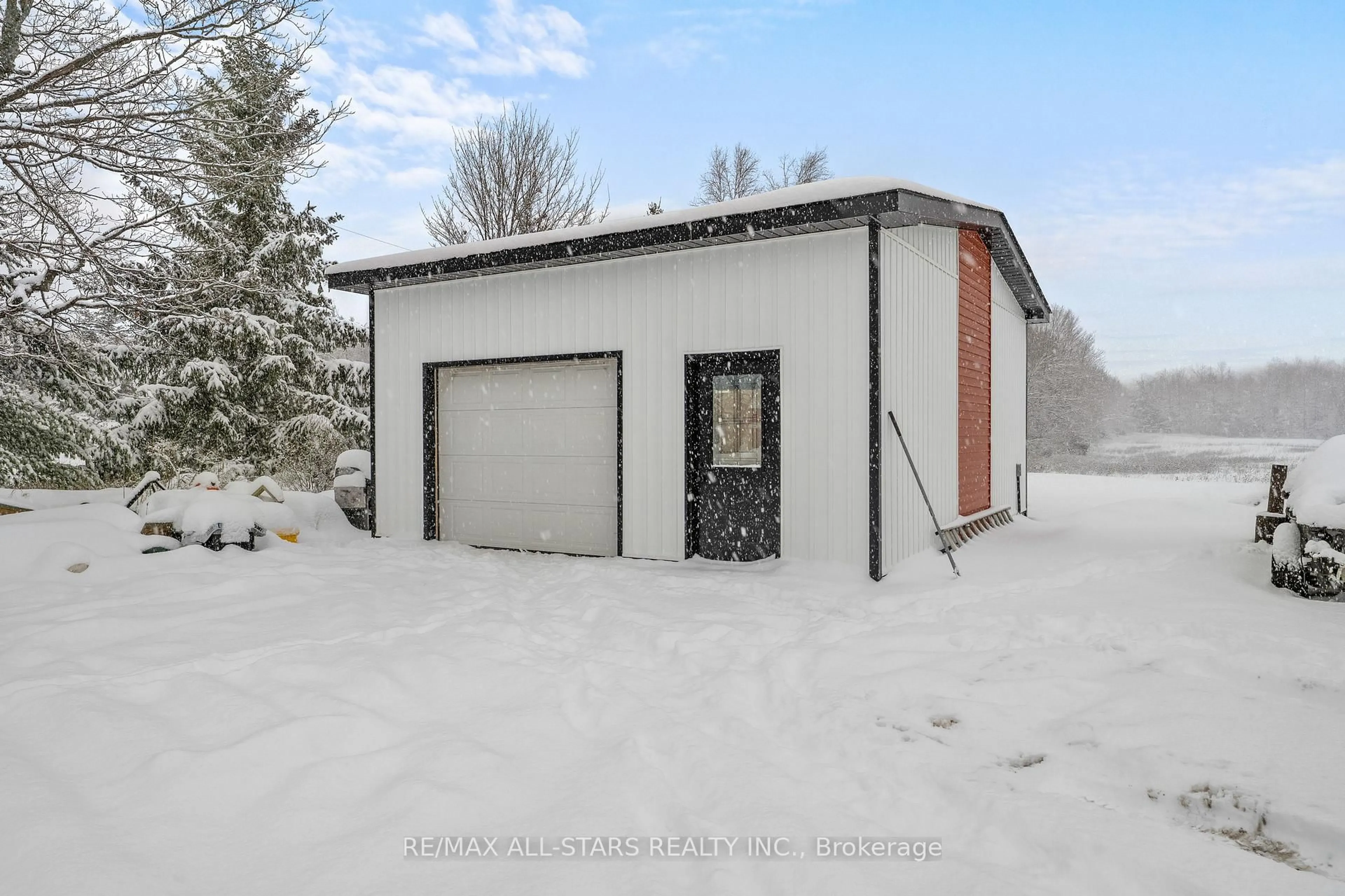 Indoor garage for 1062 Northline Rd, Kawartha Lakes Ontario K0M 1N0