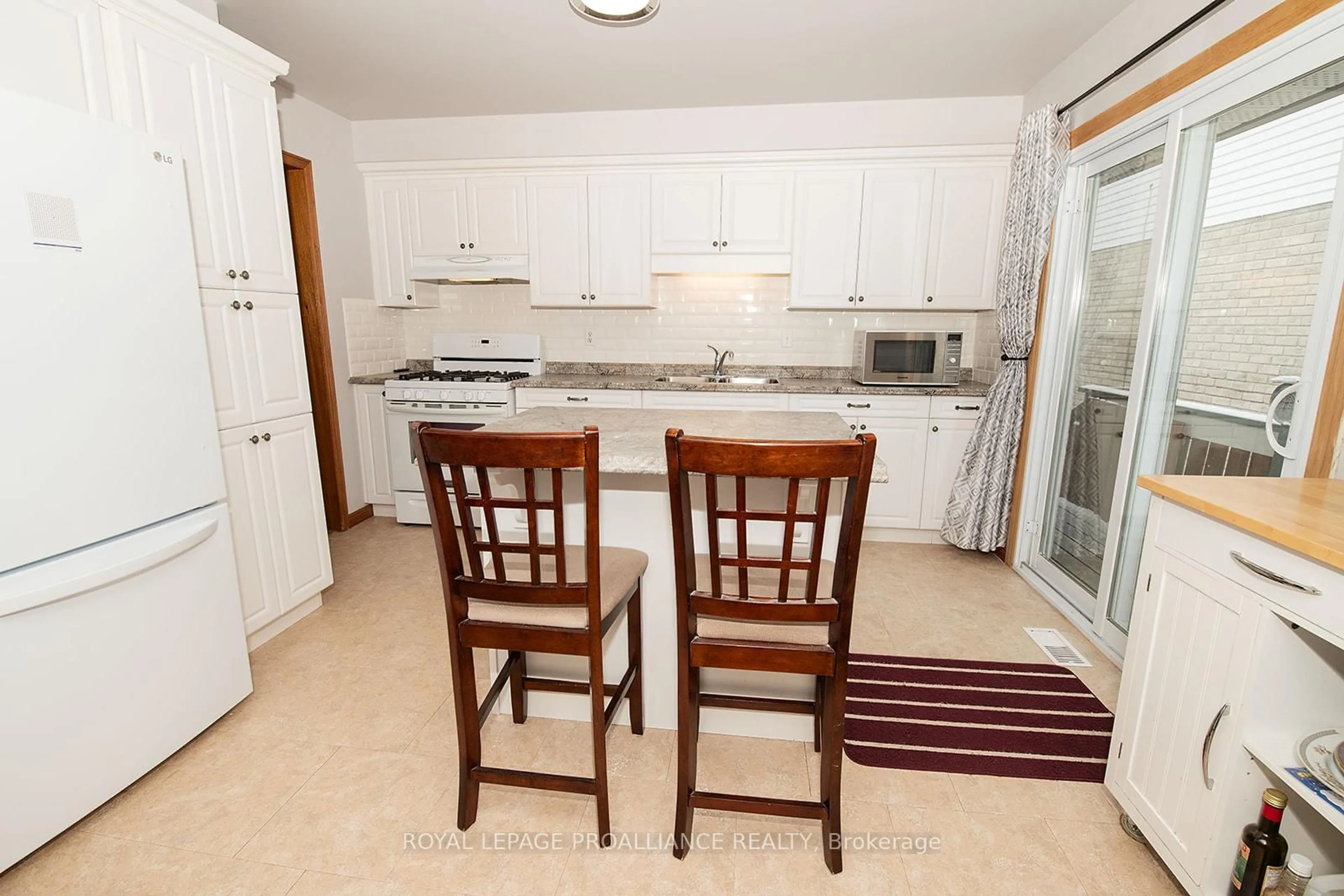 Standard kitchen, ceramic/tile floor for 35 Morris Dr, Belleville Ontario K8P 5B3