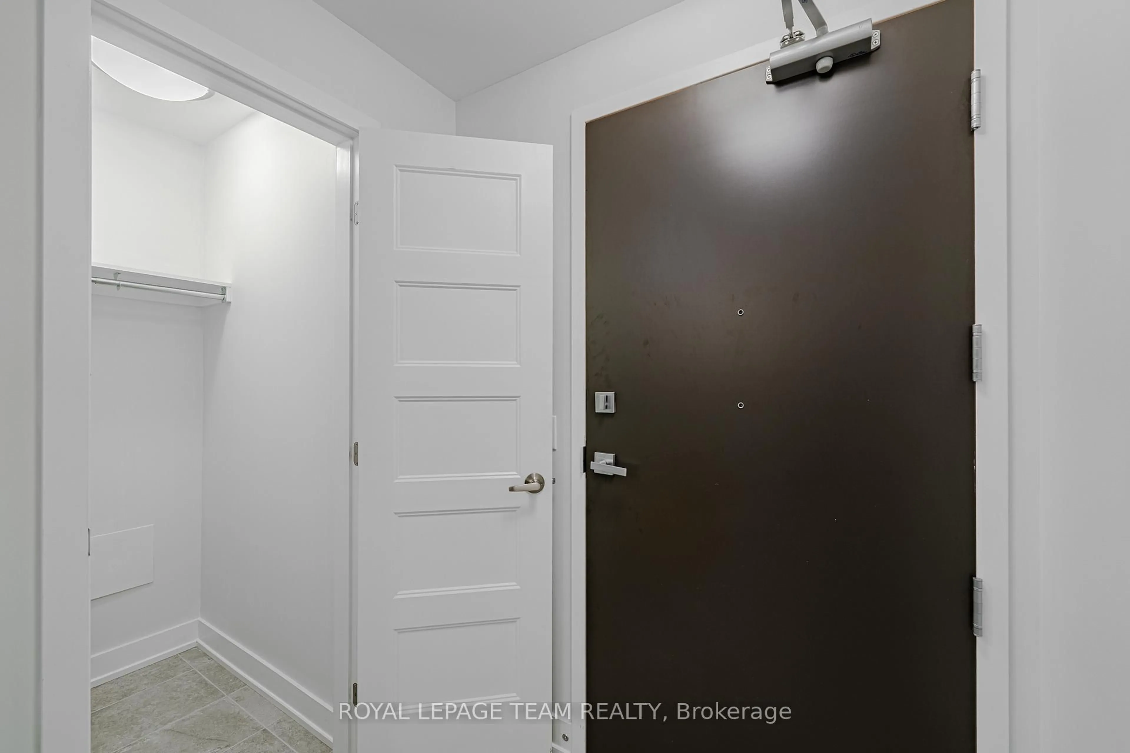 Indoor entryway for 200 Inlet Private #1106, Ottawa Ontario K4A 5H3