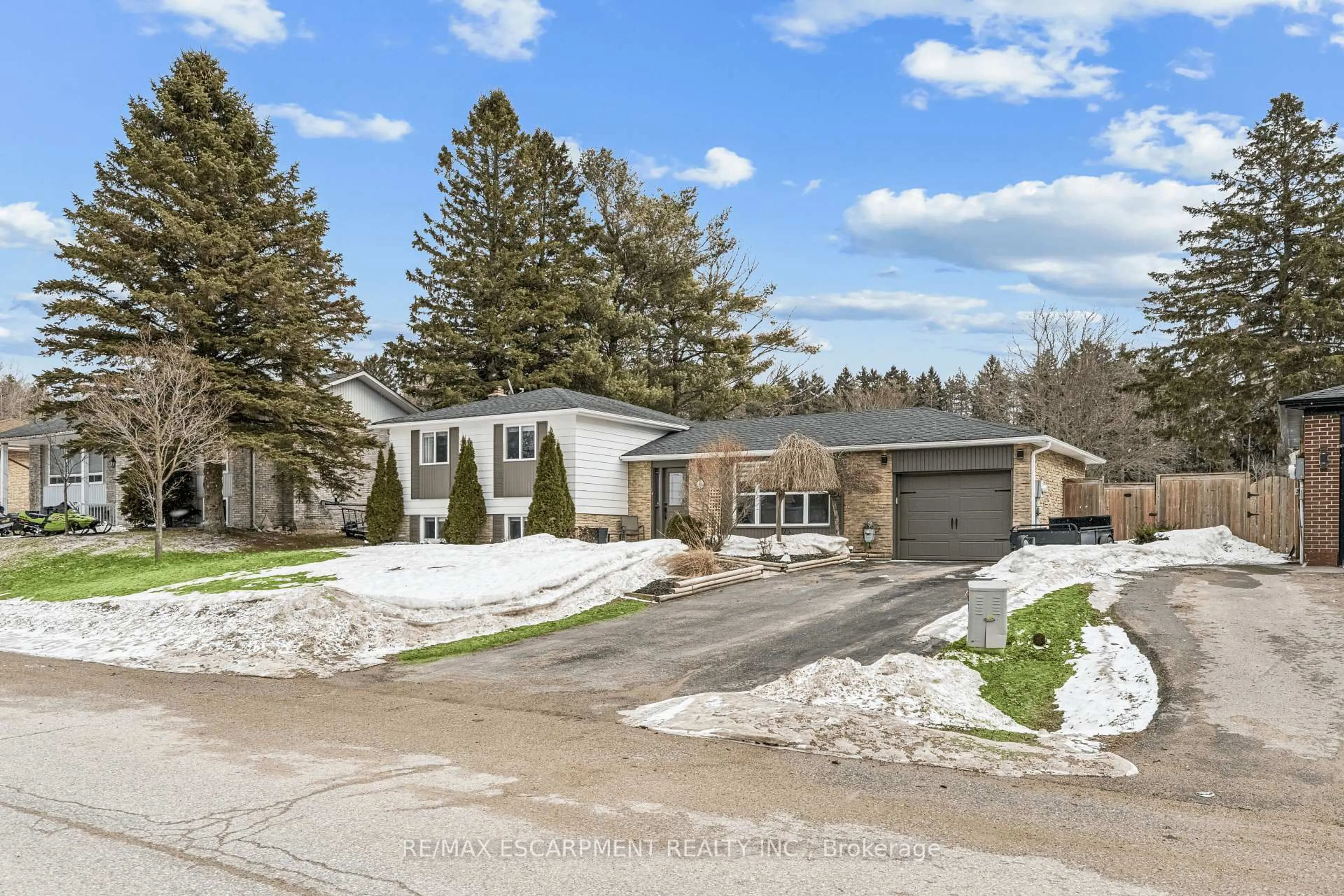 Unknown for 35 Douglas Cres, Erin Ontario N0B 1Z0