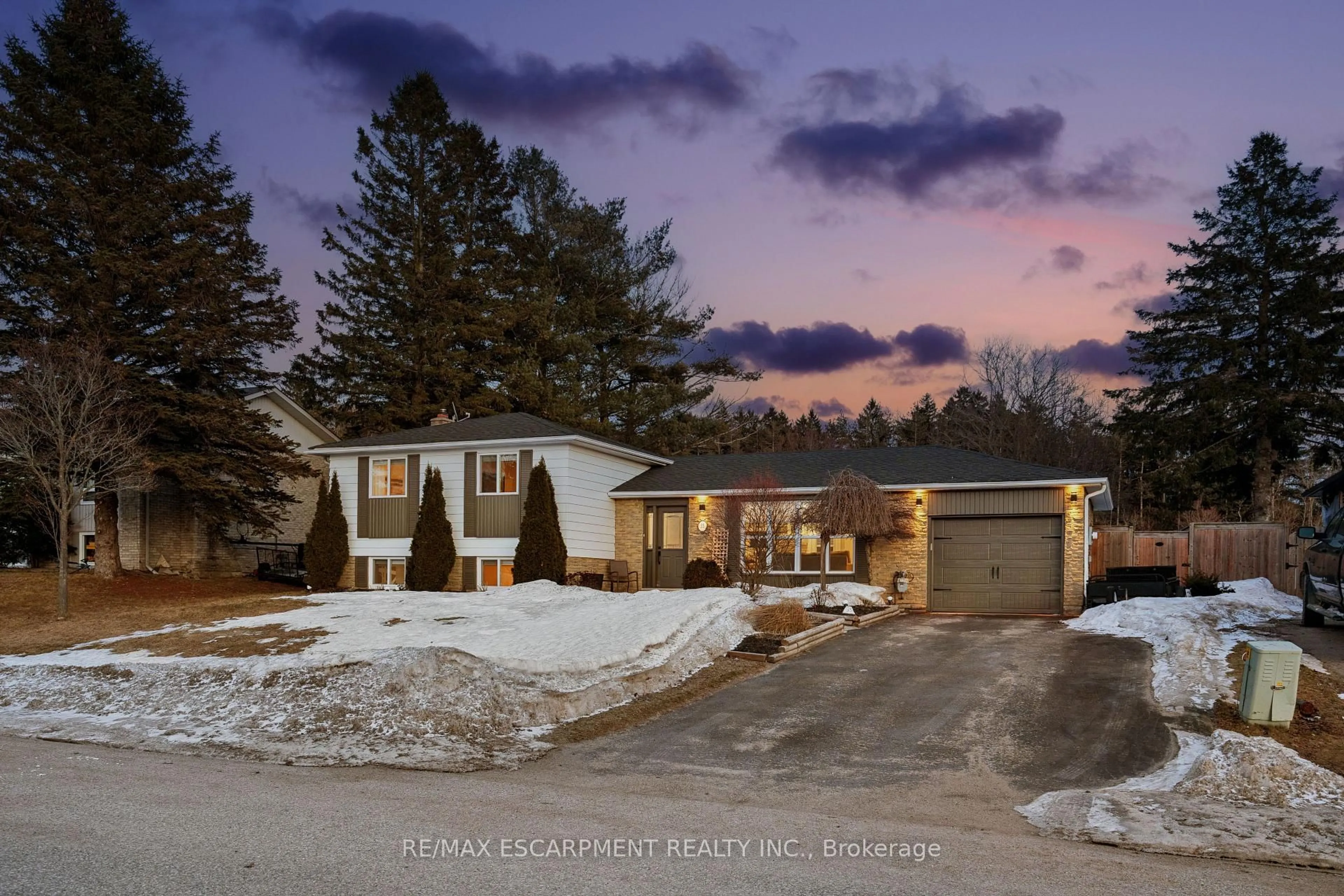 Unknown for 35 Douglas Cres, Erin Ontario N0B 1Z0