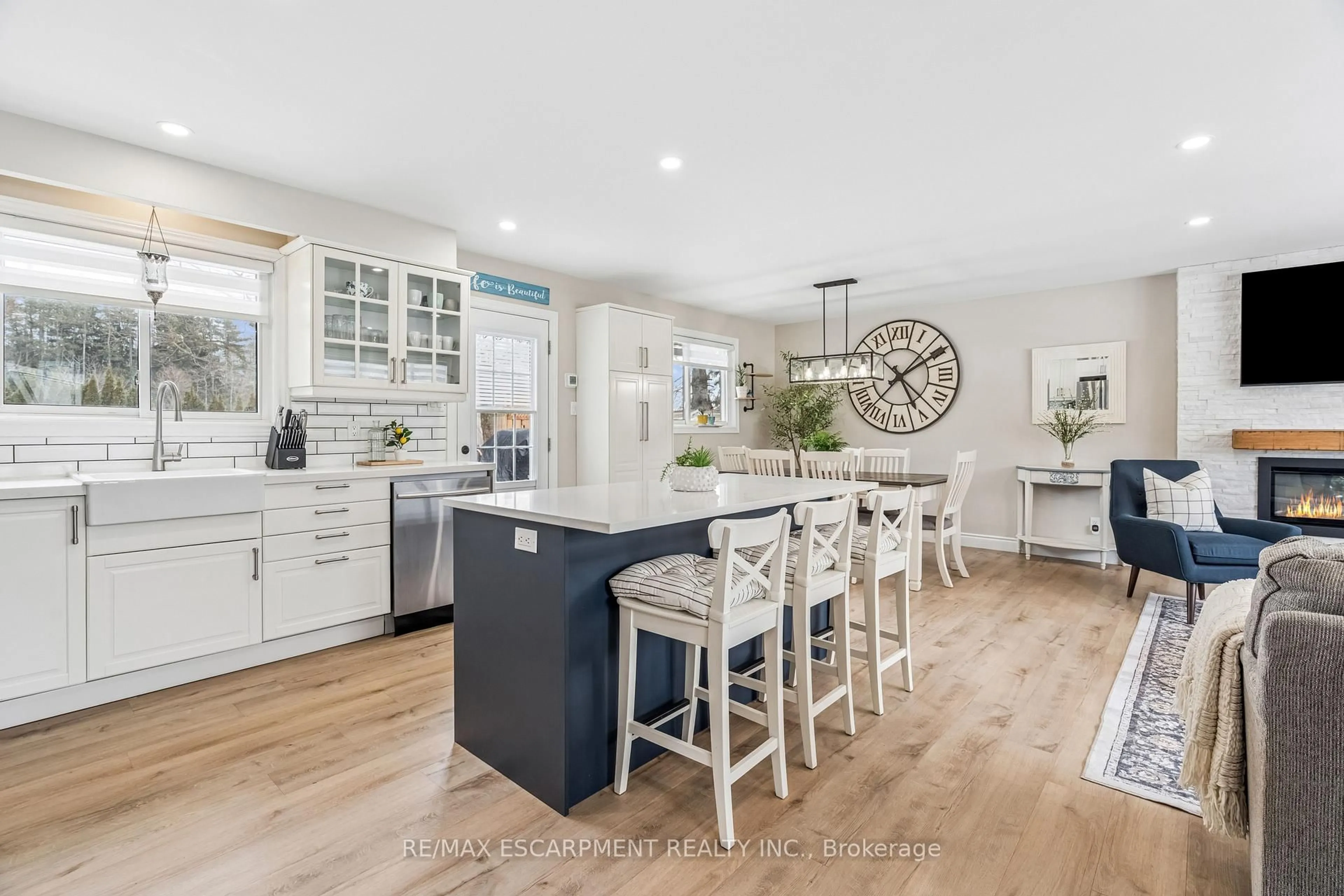 Open concept kitchen, unknown for 35 Douglas Cres, Erin Ontario N0B 1Z0