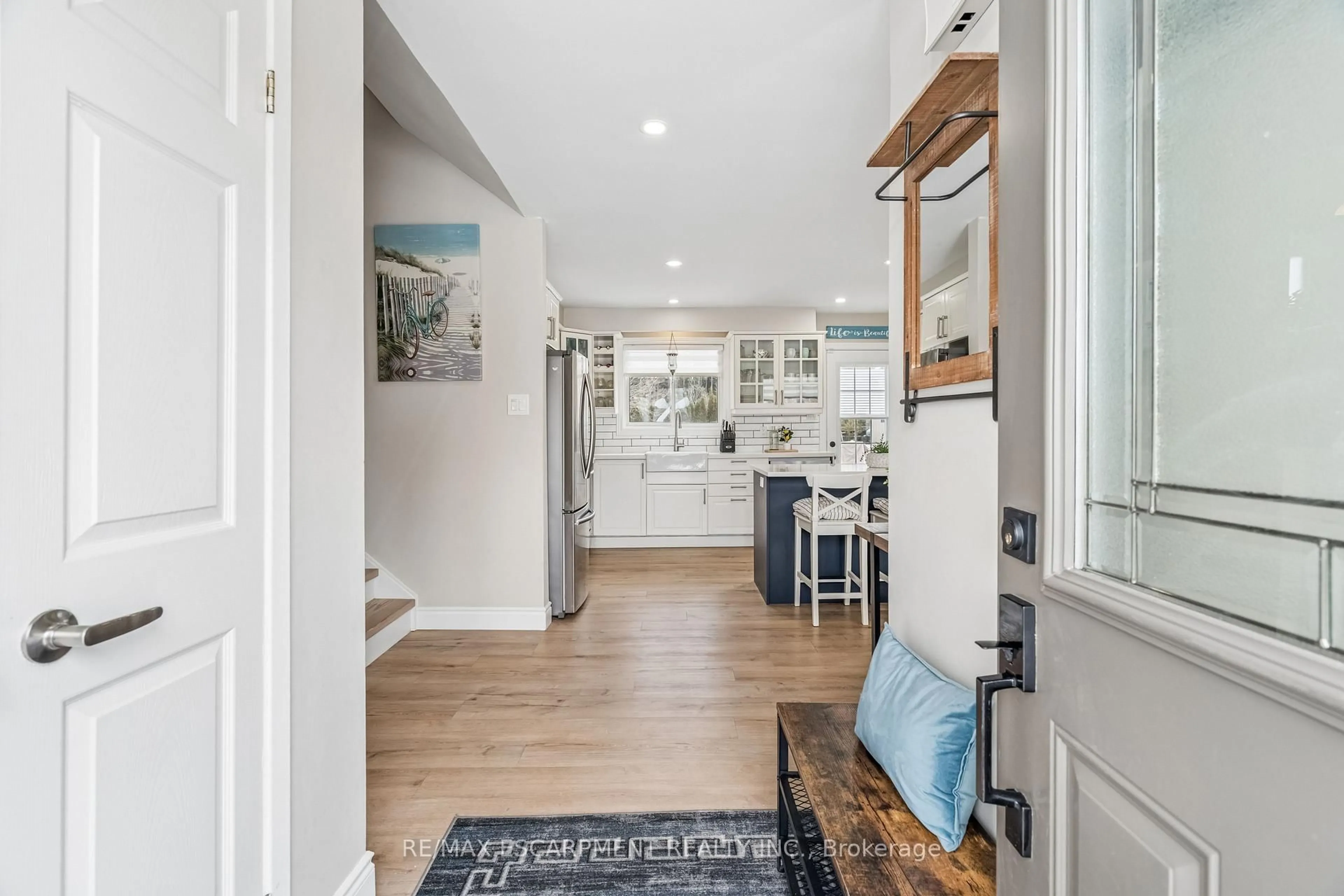 Indoor entryway for 35 Douglas Cres, Erin Ontario N0B 1Z0