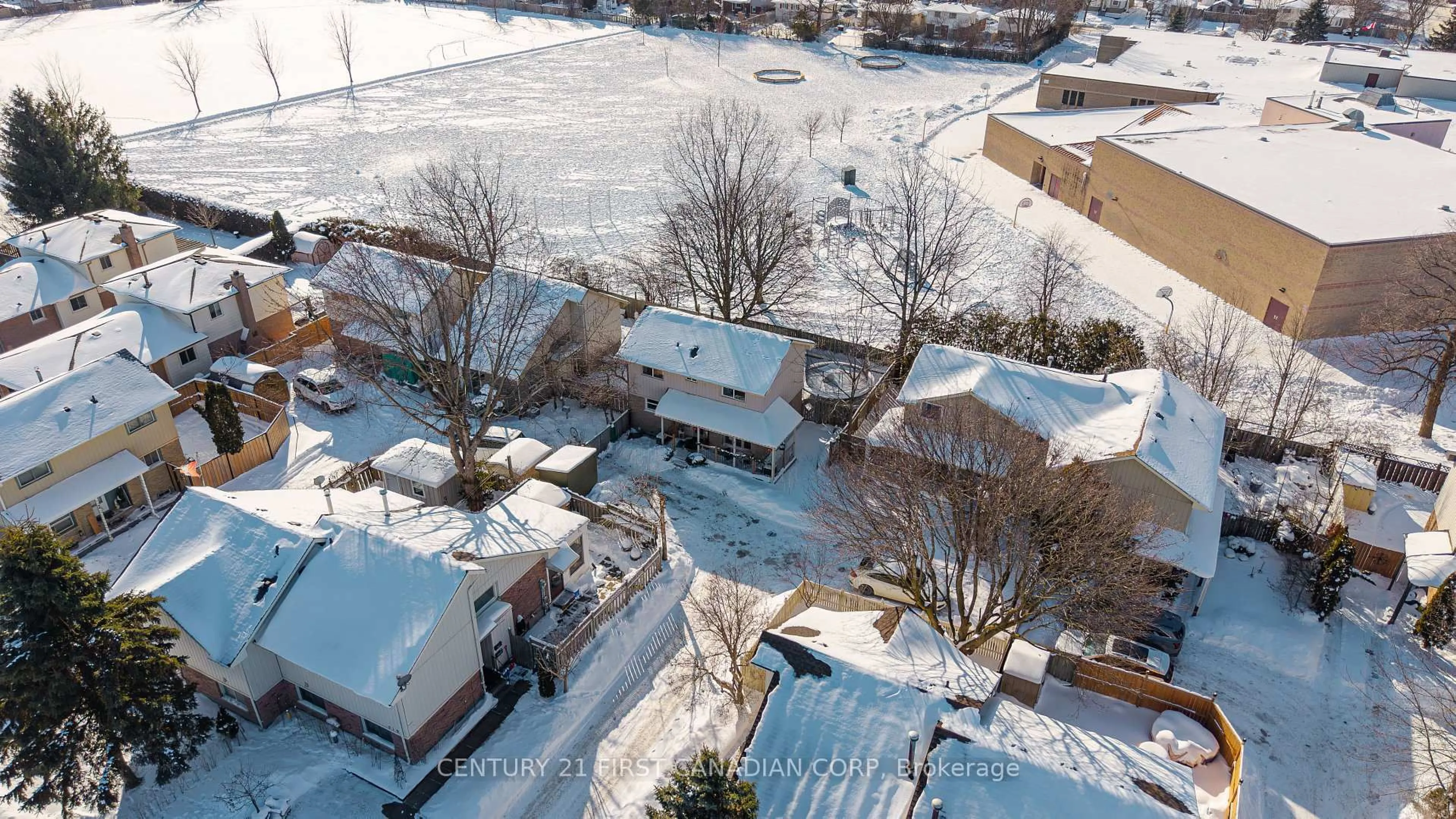 A pic from outside/outdoor area/front of a property/back of a property/a pic from drone, street for 517 Ferndale Crt, London South Ontario N6C 5C2