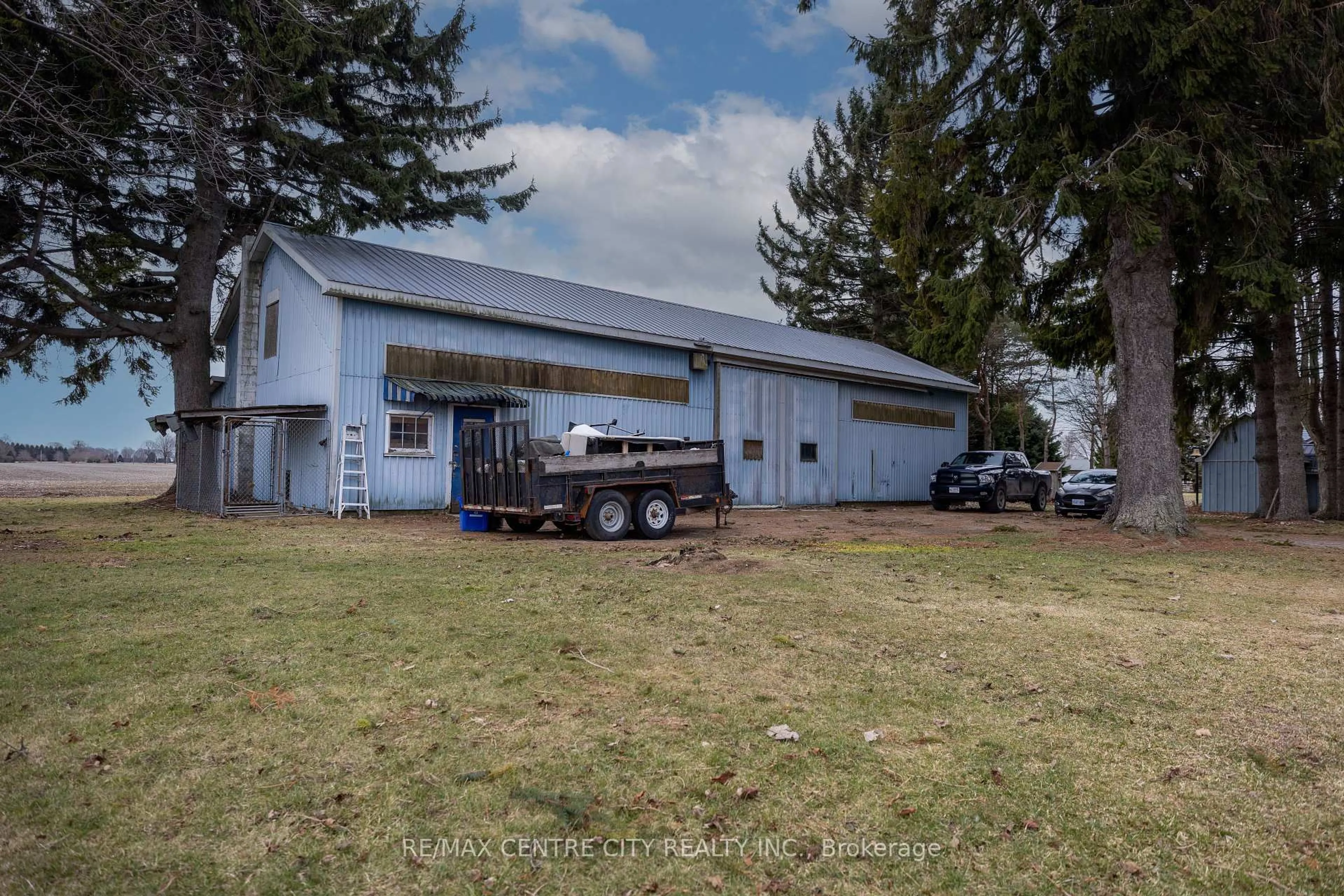 A pic from outside/outdoor area/front of a property/back of a property/a pic from drone, building for 26179 Talbot Line, West Elgin Ontario N0L 2P0