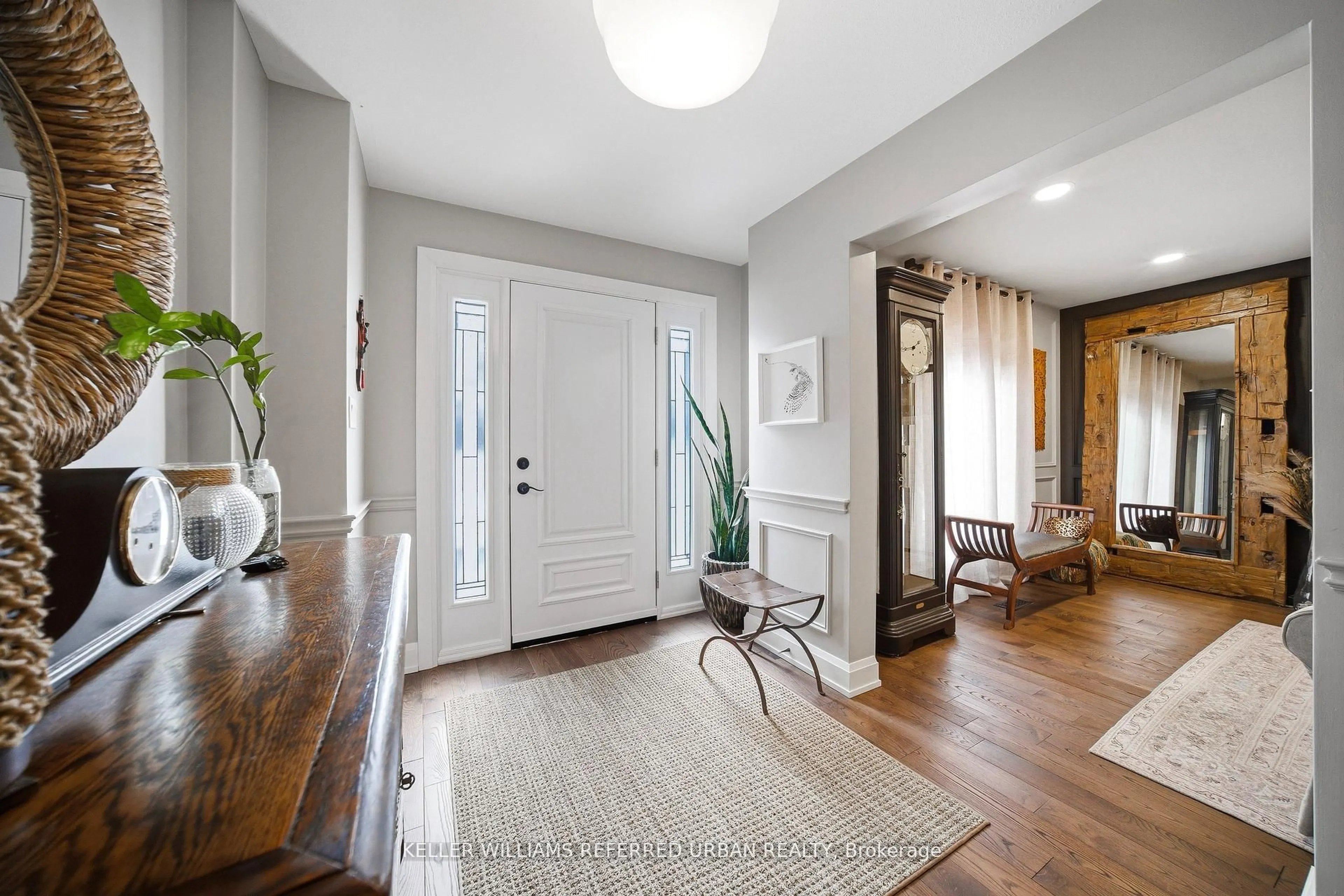 Indoor entryway for 57 McGregor Cres, Hamilton Ontario L9G 1B3