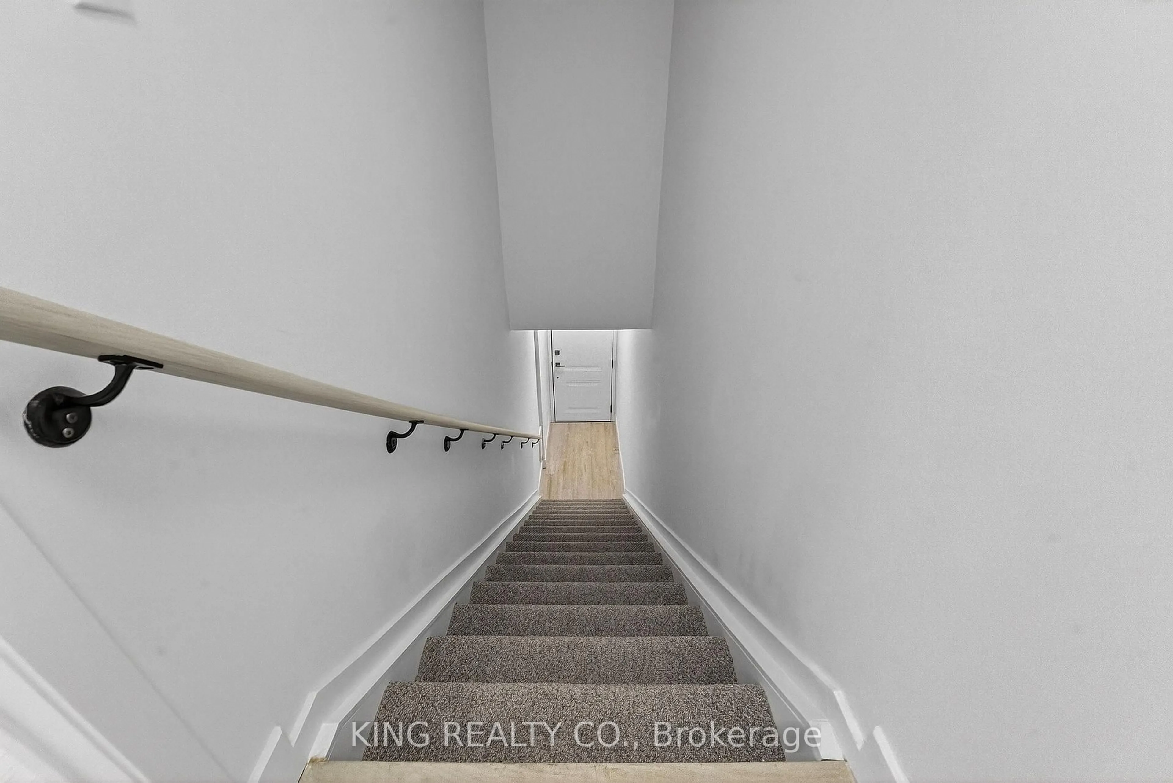 Stairs for 7277 Wilson Cres #302, Niagara Falls Ontario L2G 4R8